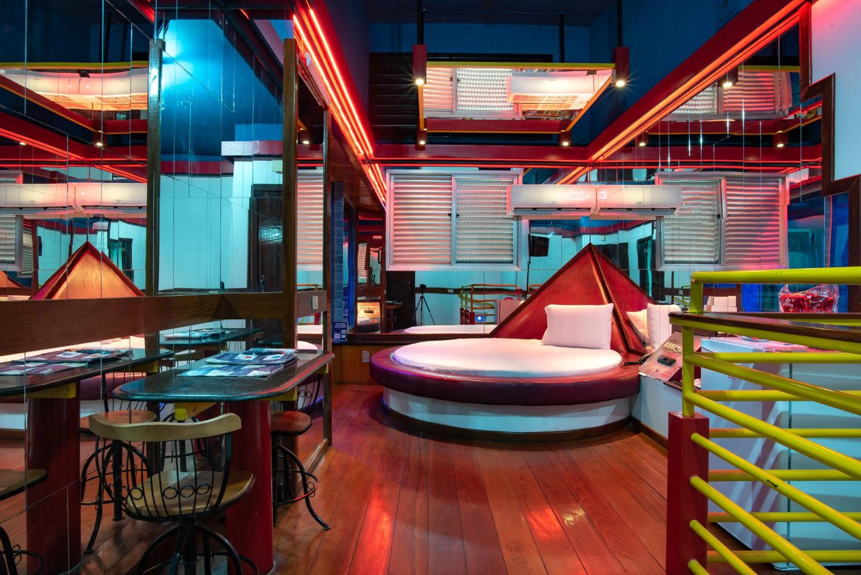 Photo of the whole room in Motel Fantasy 5