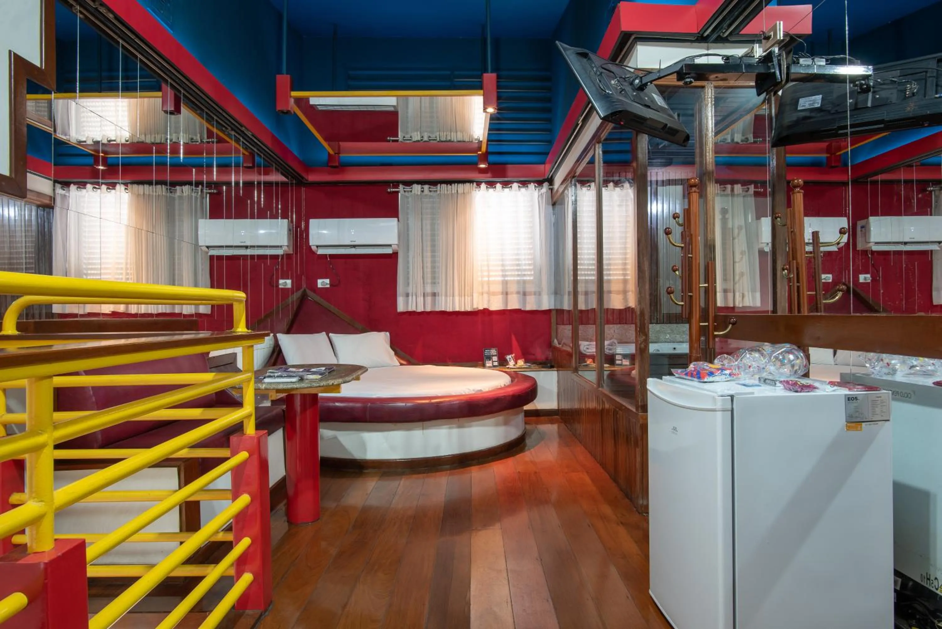 Photo of the whole room in Motel Fantasy 5