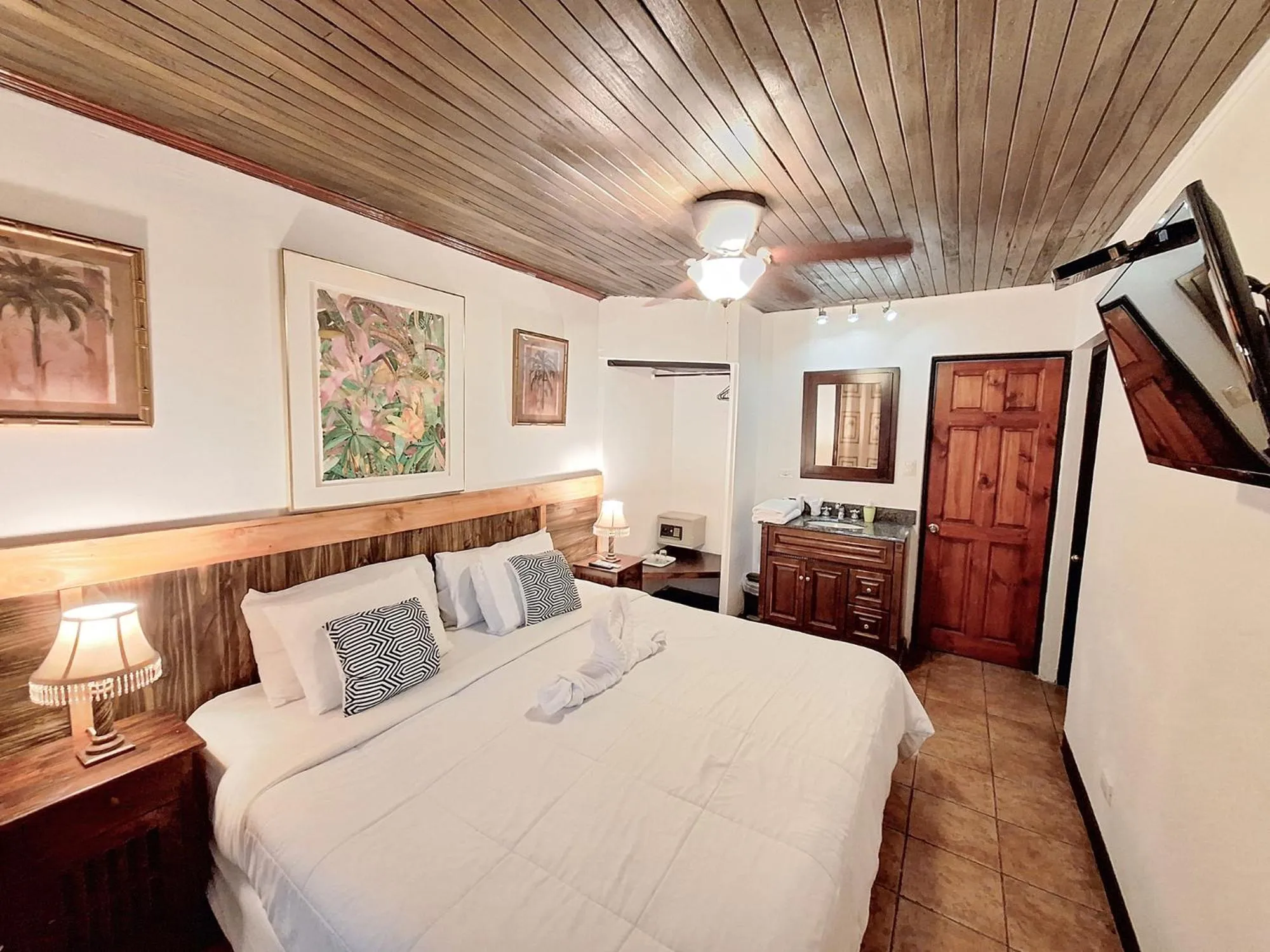 Bed in Colours Oasis Resort ADULT ONLY