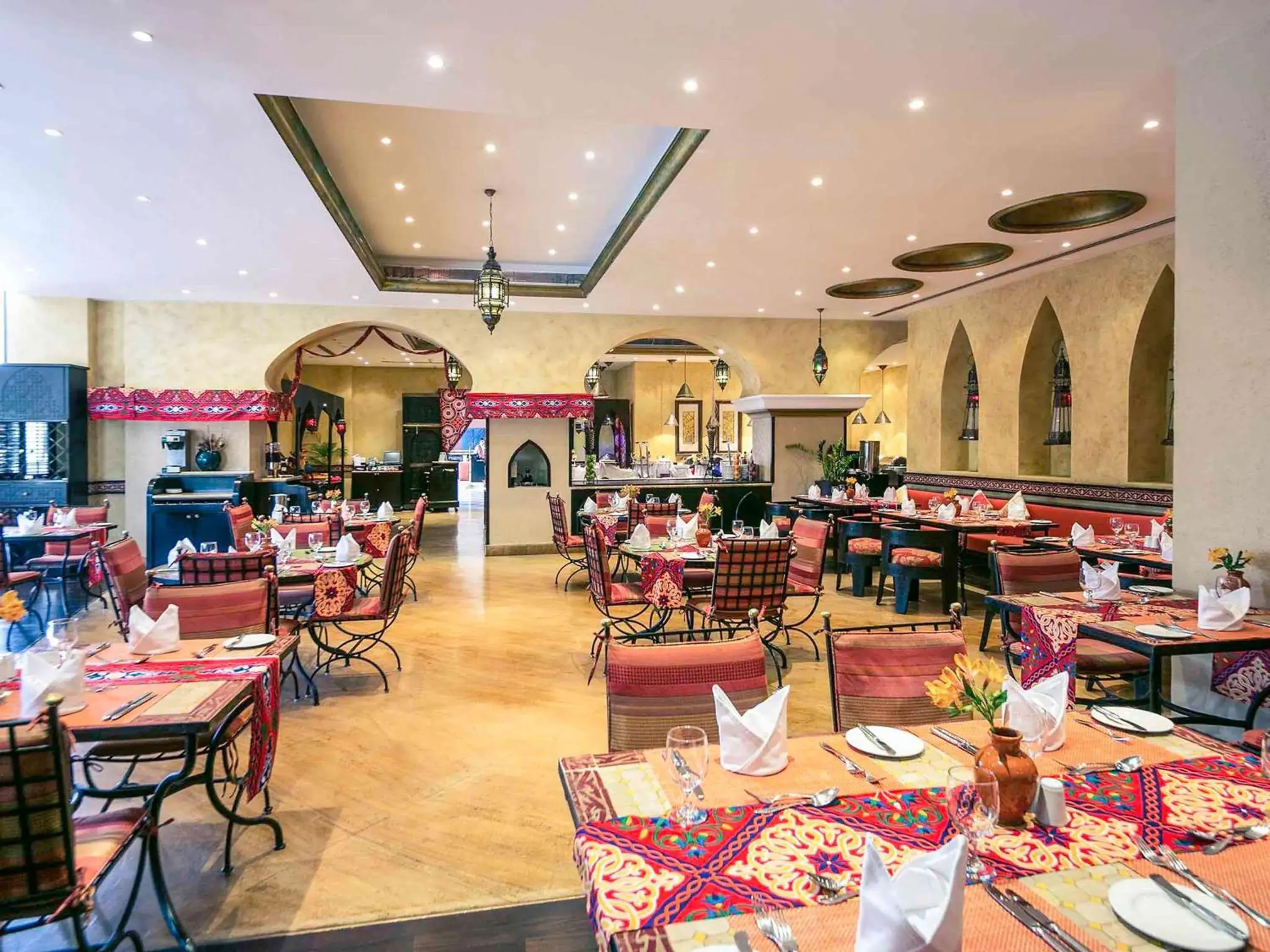 Restaurant/places to eat in Mercure Grand Hotel Seef - All Suites Restaurant/places to eat in Mercure Grand Hotel Seef - All Suites