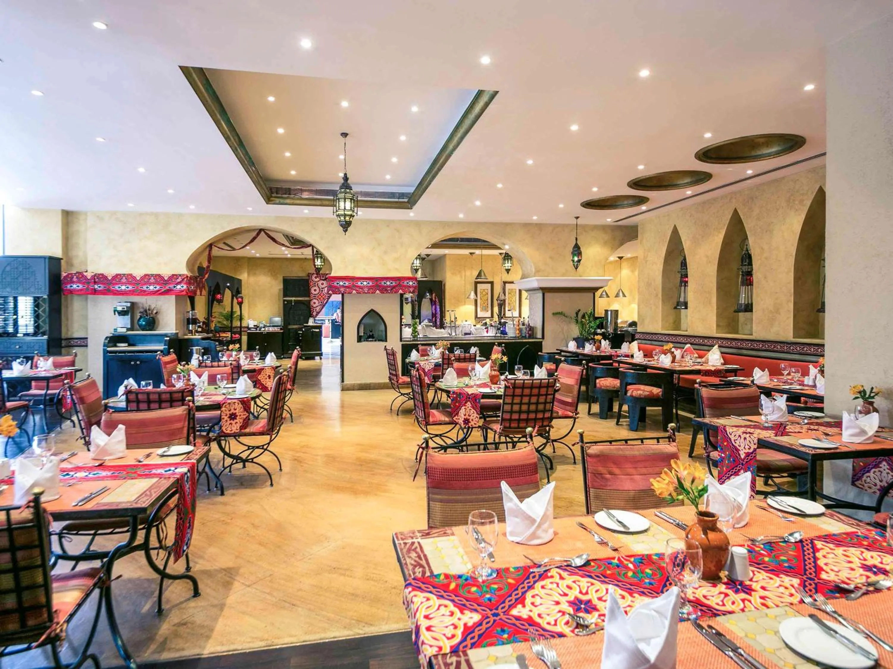 Restaurant/places to eat in Mercure Grand Hotel Seef - All Suites