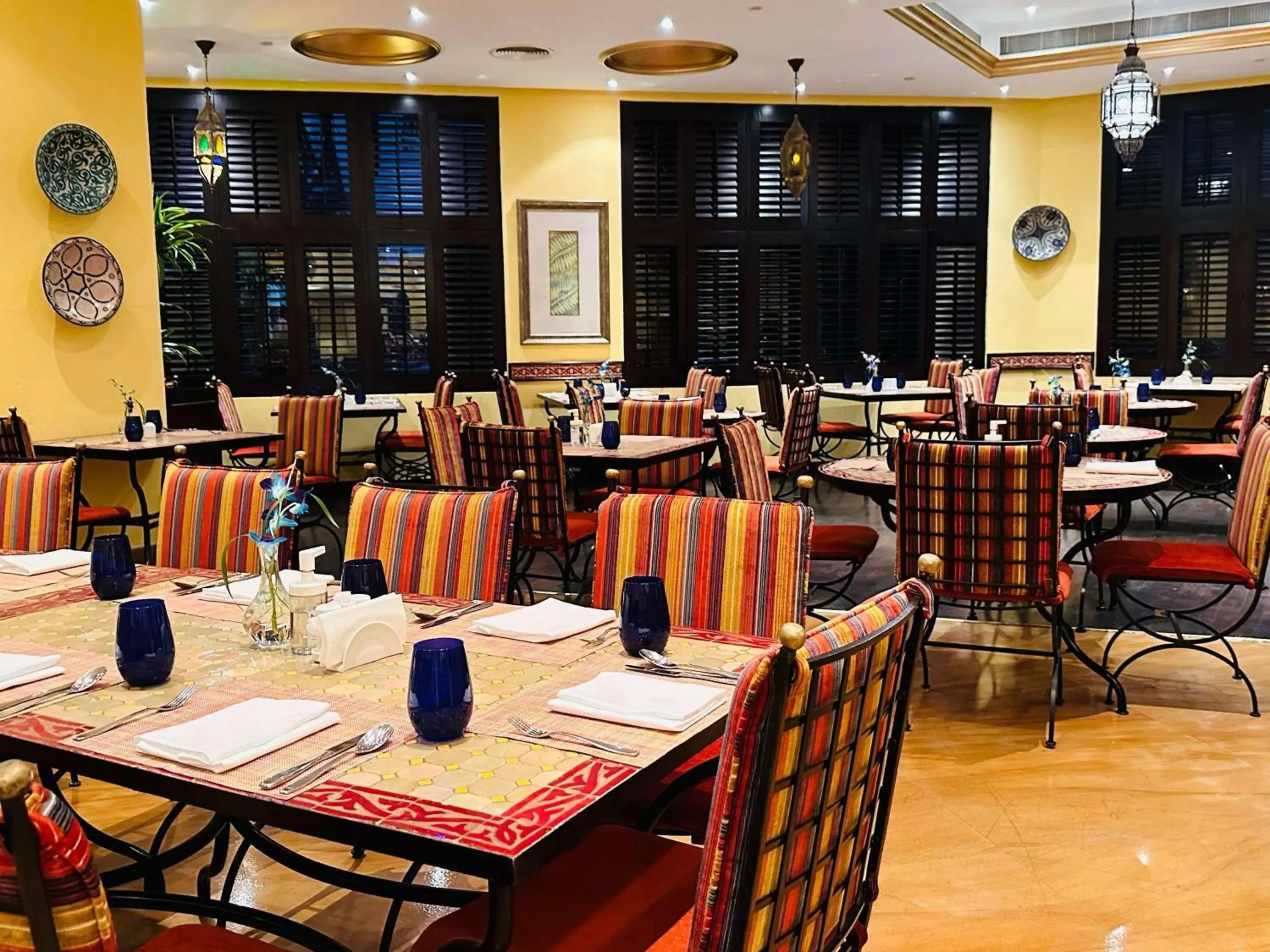 Restaurant/places to eat in Mercure Grand Hotel Seef - All Suites Restaurant/places to eat in Mercure Grand Hotel Seef - All Suites