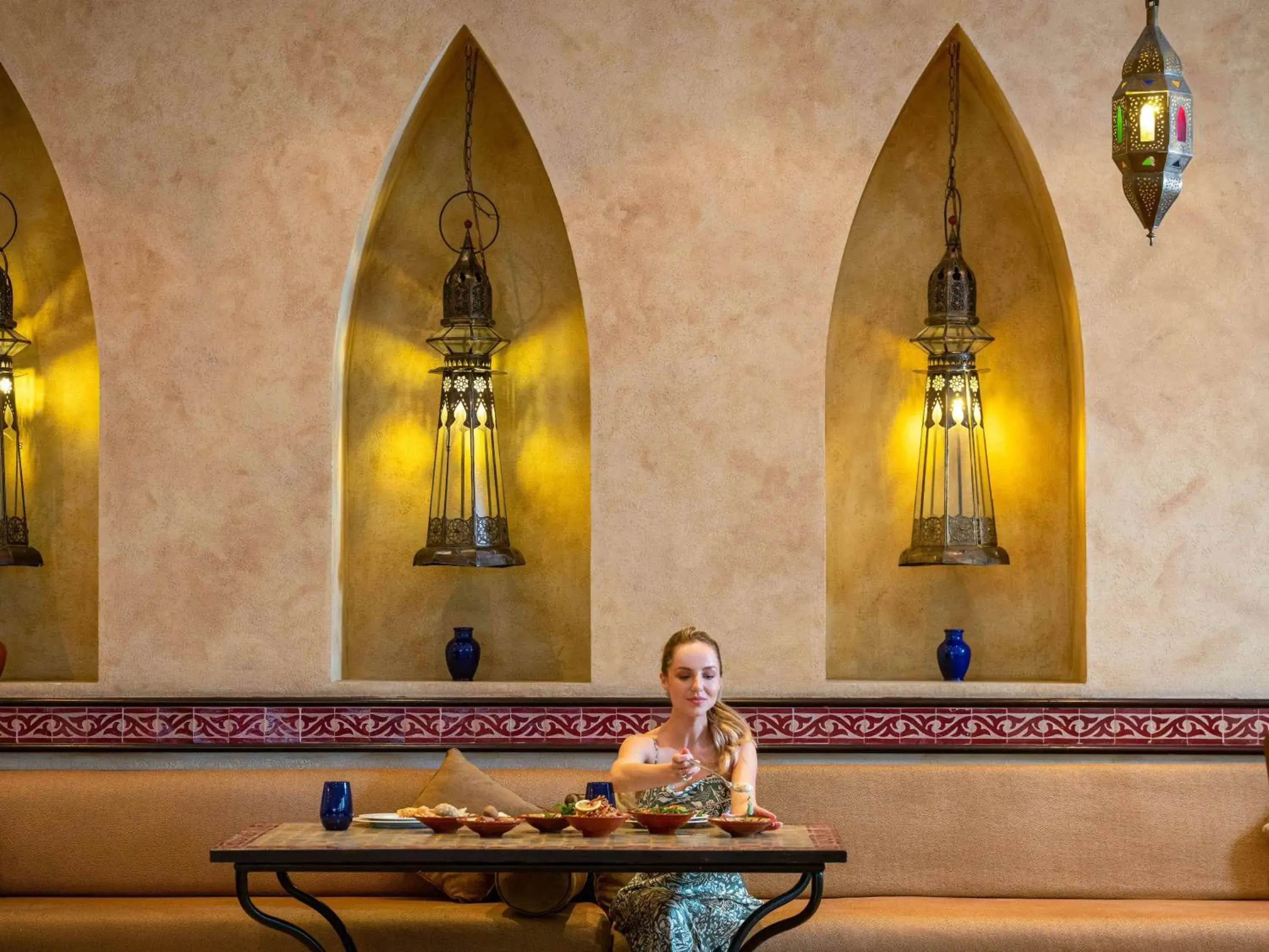 Restaurant/places to eat in Mercure Grand Hotel Seef - All Suites Restaurant/places to eat in Mercure Grand Hotel Seef - All Suites