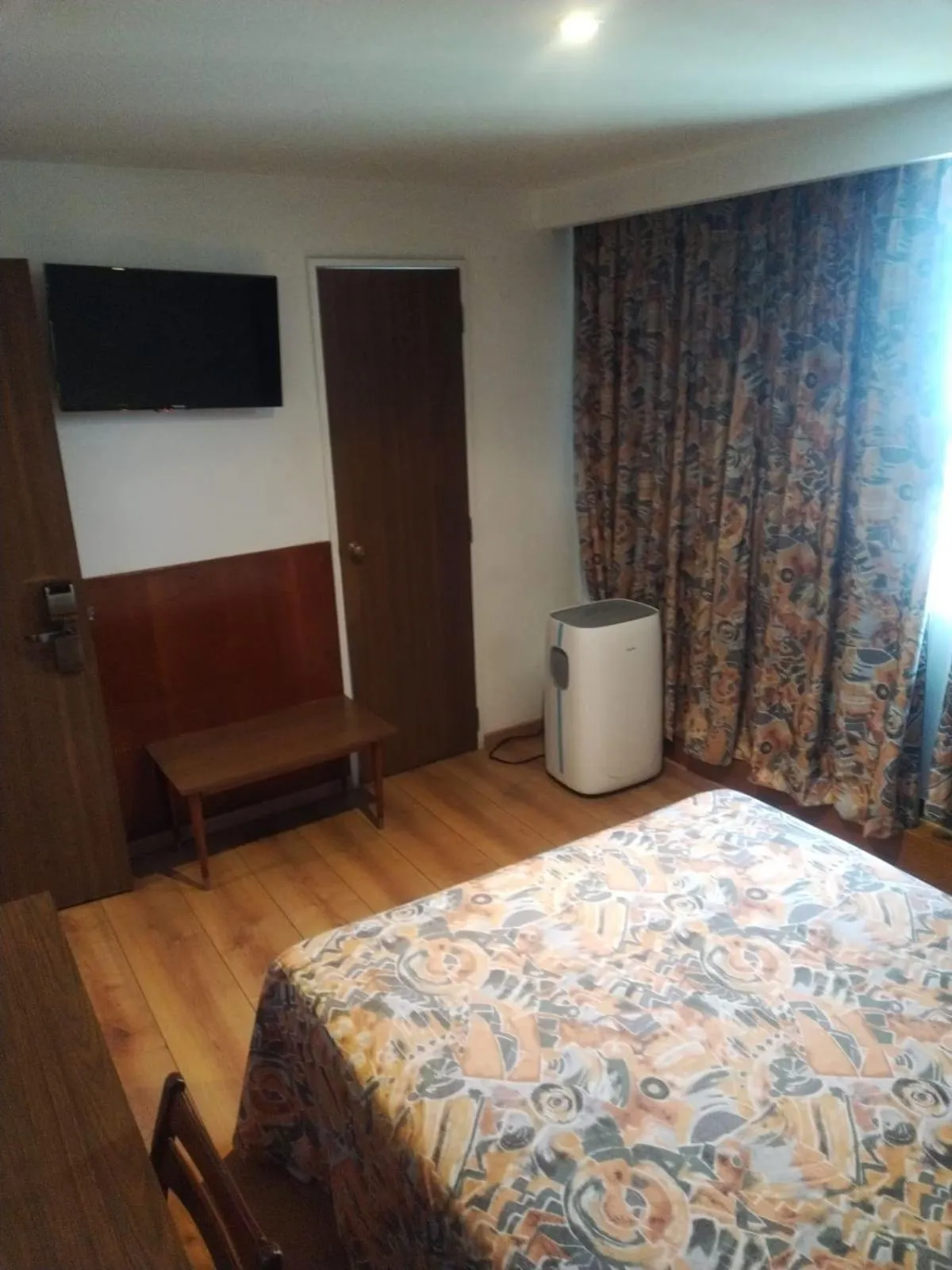 Photo of the whole room, Bed in Hotel Sevilla