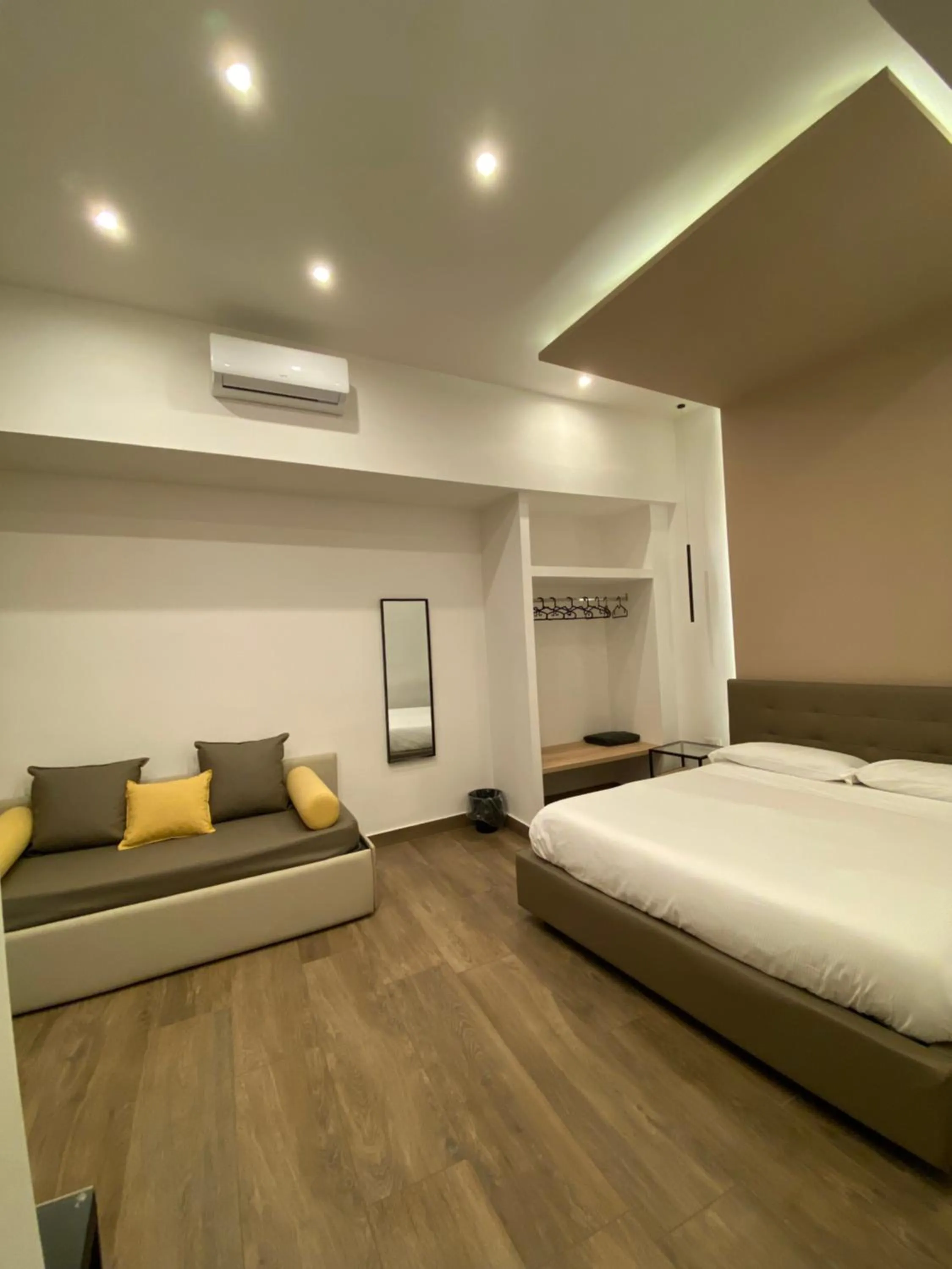 Photo of the whole room, Bed in Salotto Toledo