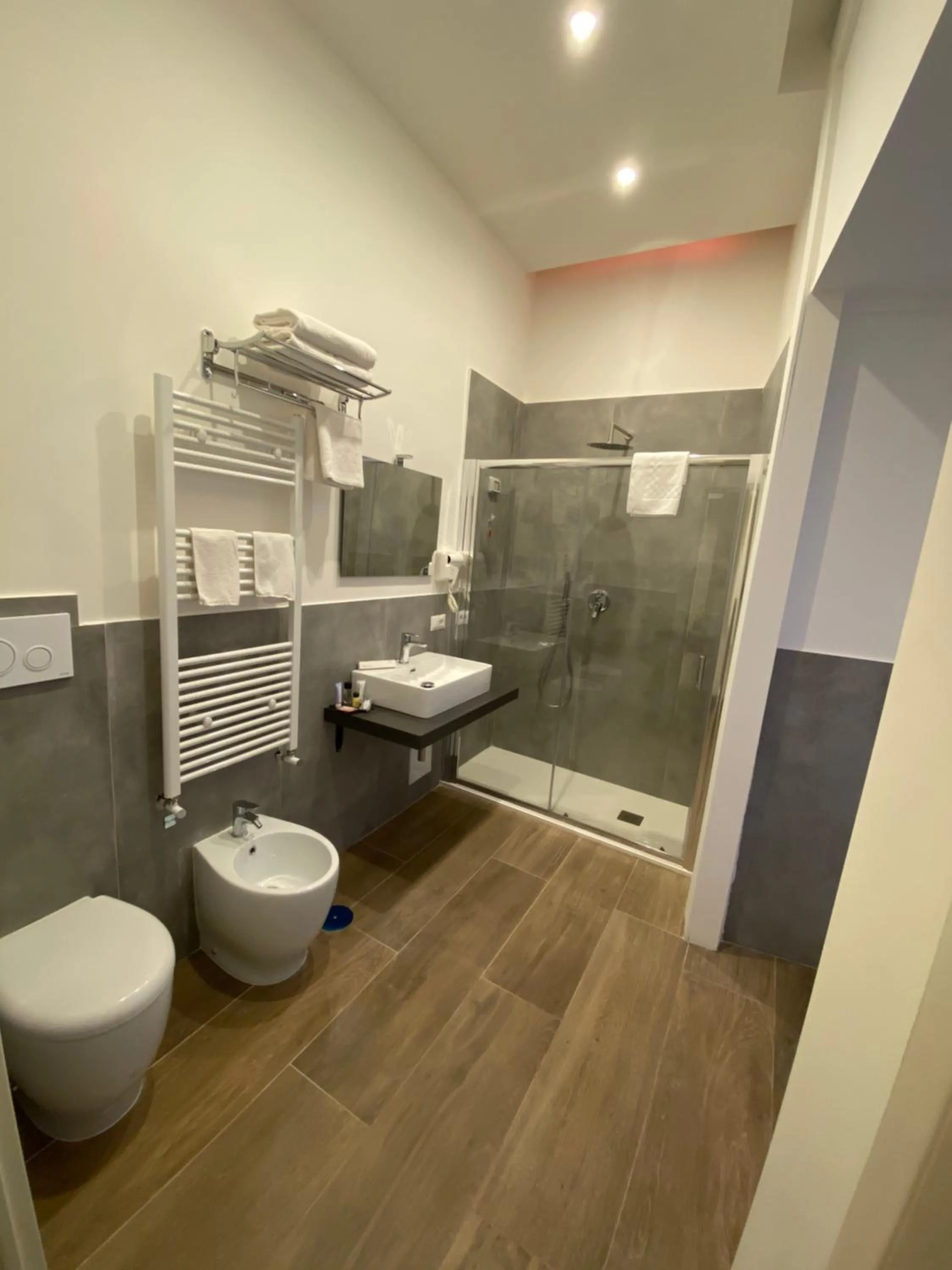 Shower in Salotto Toledo