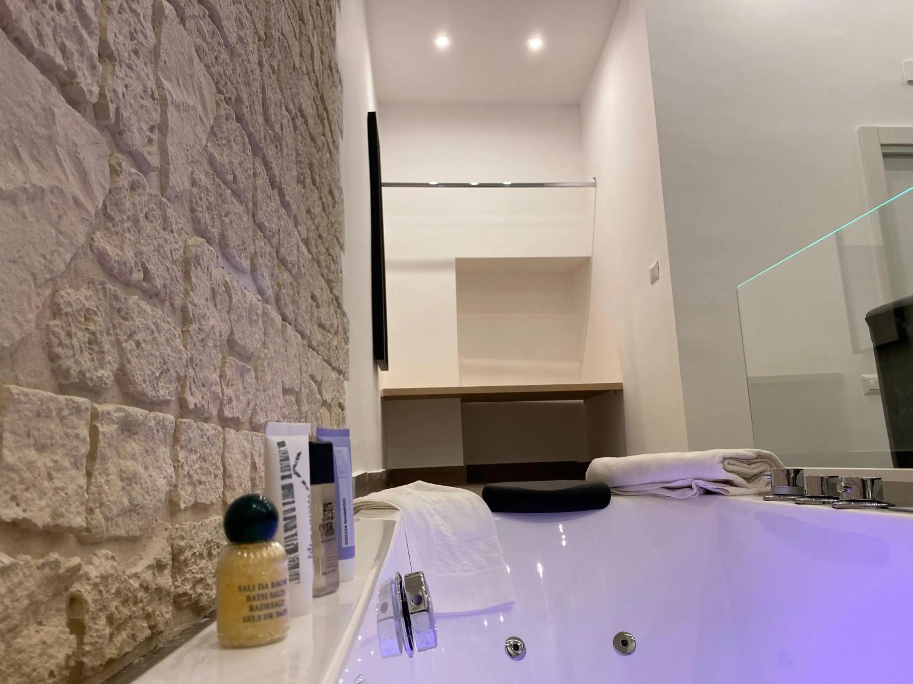 Decorative detail in Salotto Toledo