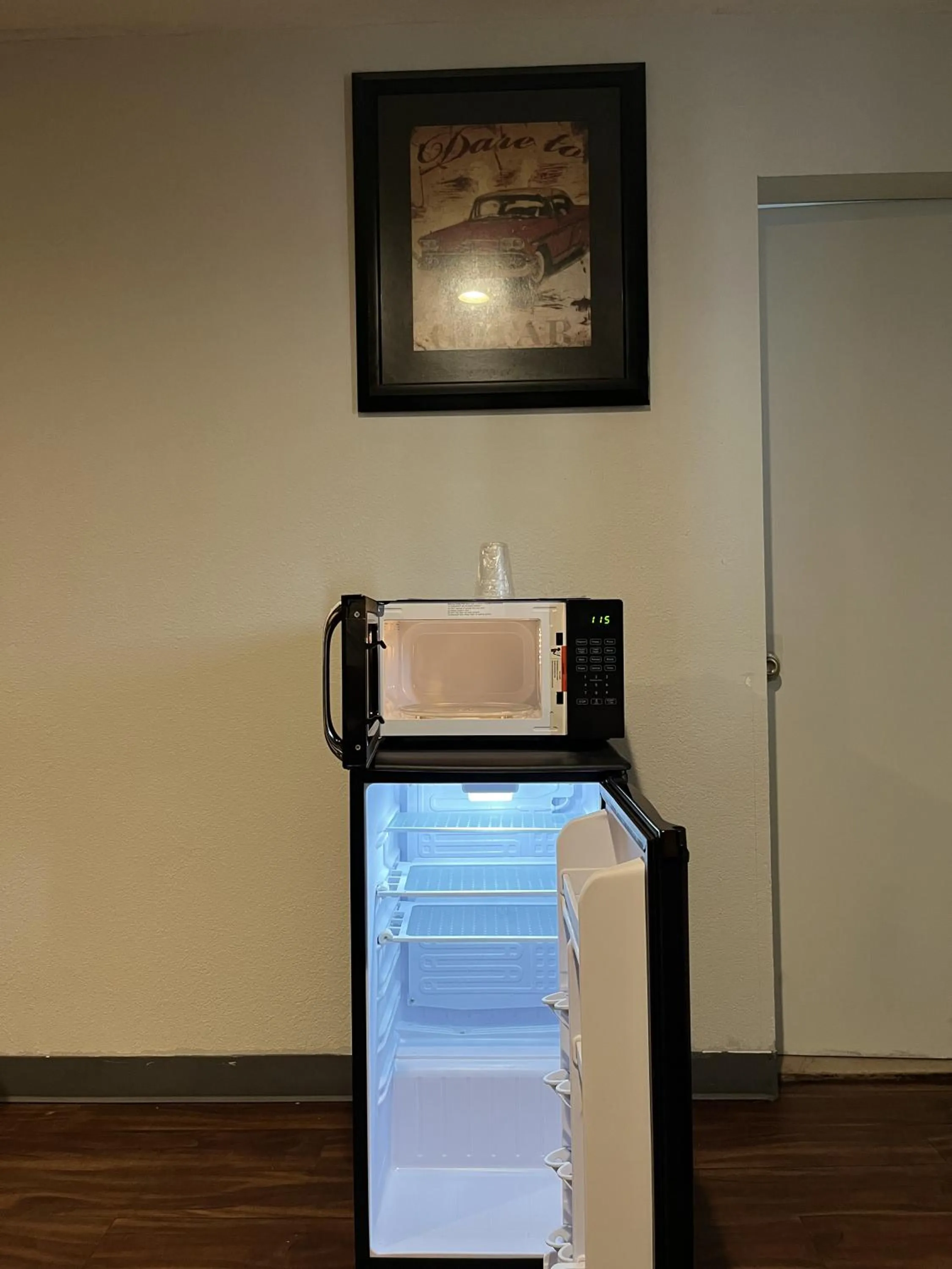 minibar in Richmond Motel