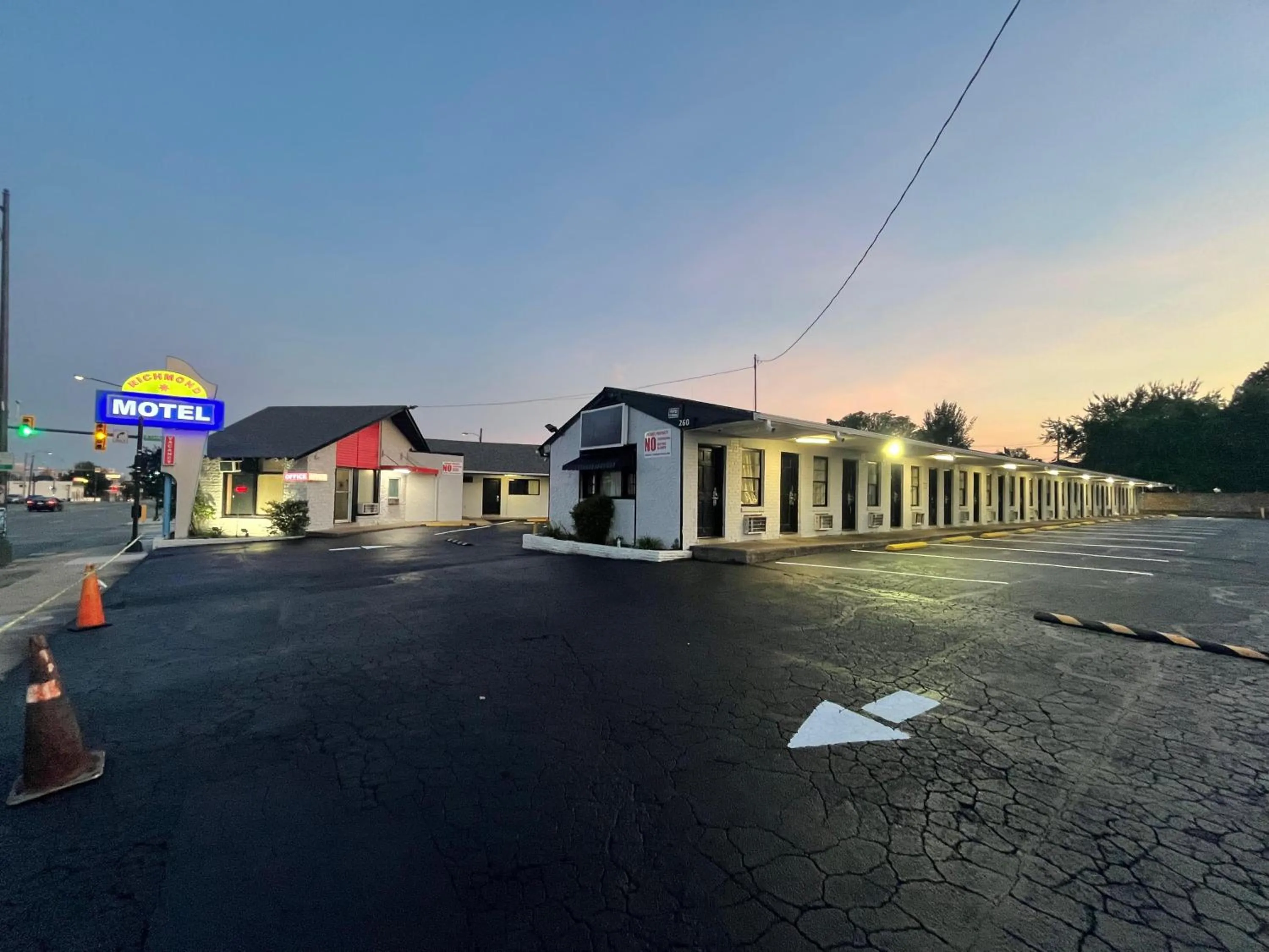 Property building in Richmond Motel