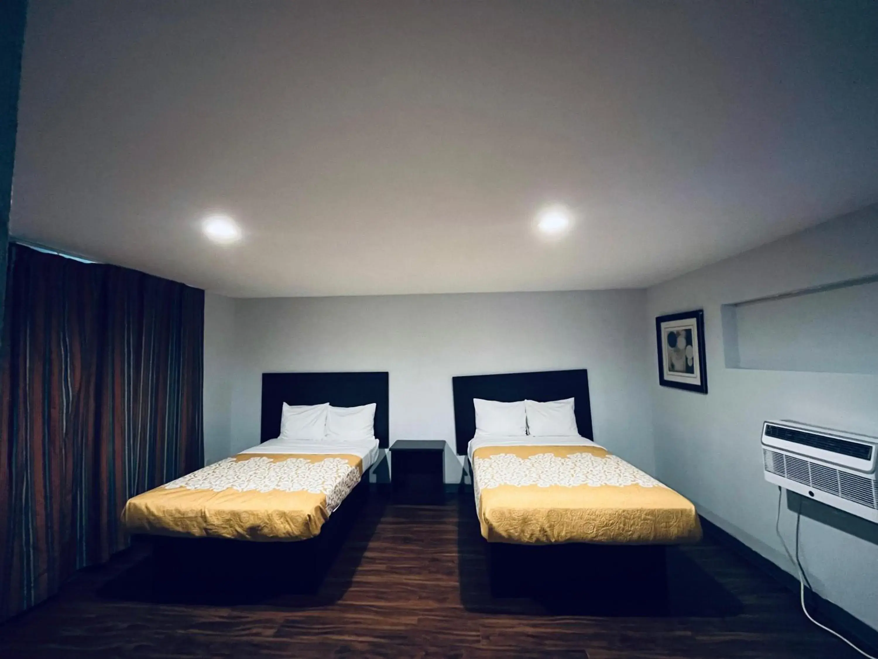 Photo of the whole room, Bed in Richmond Motel Photo of the whole room, Bed in Richmond Motel