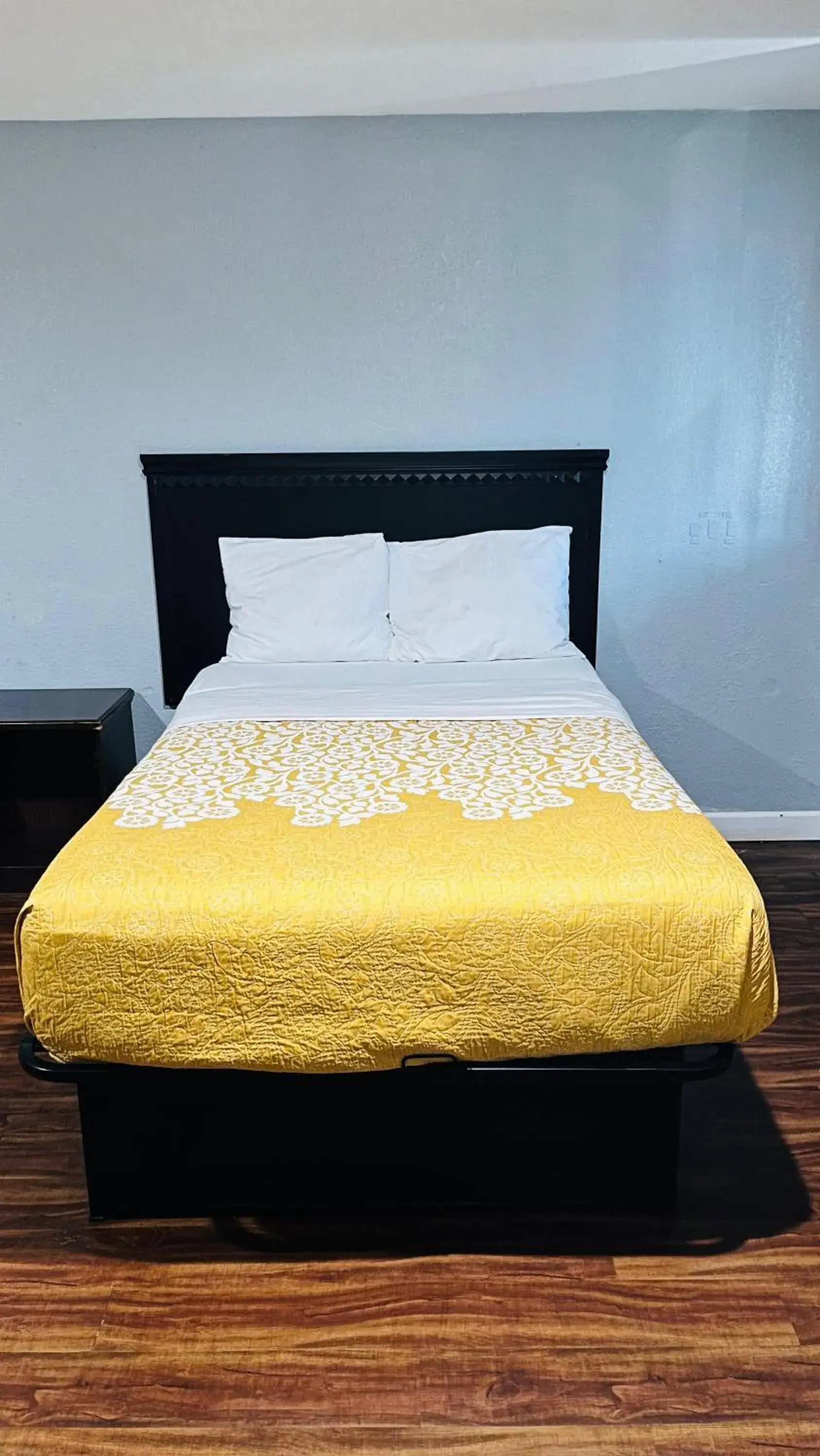 Bed in Richmond Motel Bed in Richmond Motel