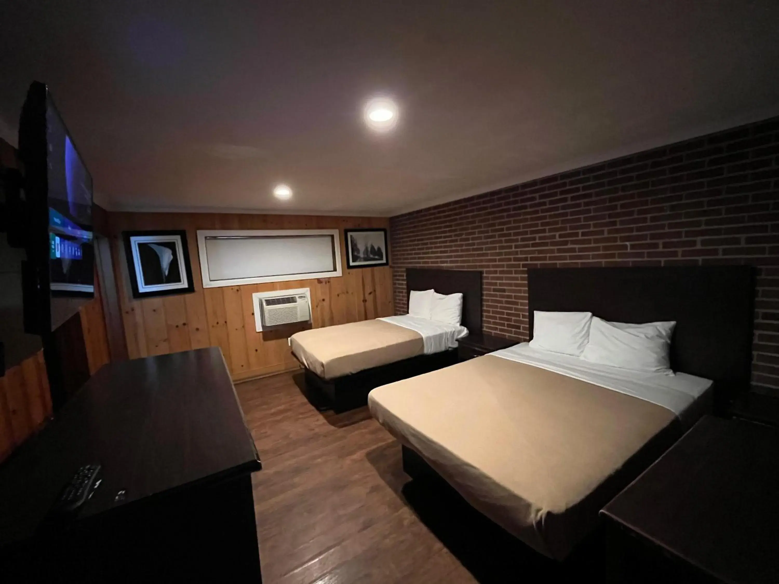 Bedroom, Bed in Richmond Motel Bedroom, Bed in Richmond Motel