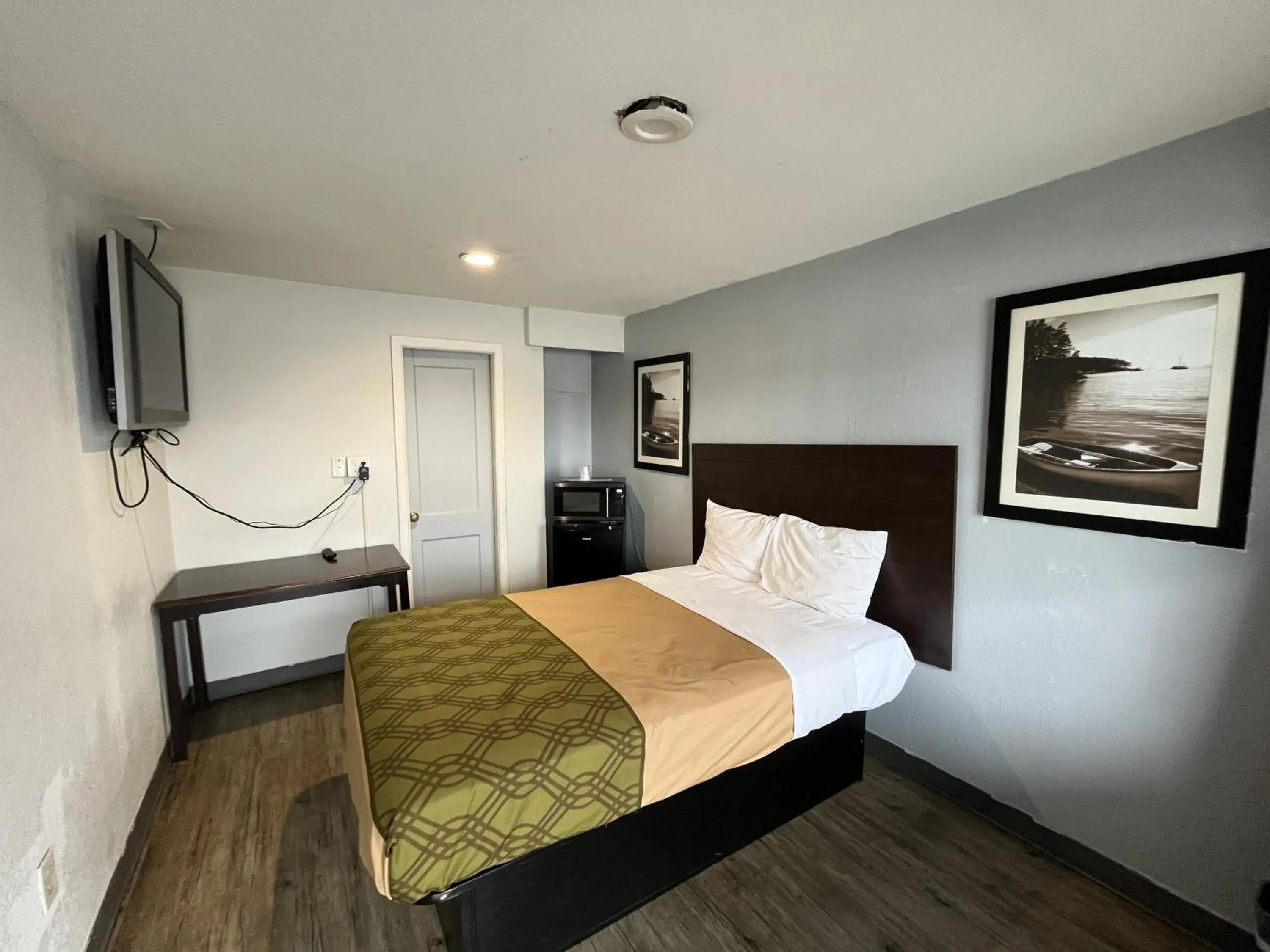 Bedroom, Bed in Richmond Motel Bedroom, Bed in Richmond Motel