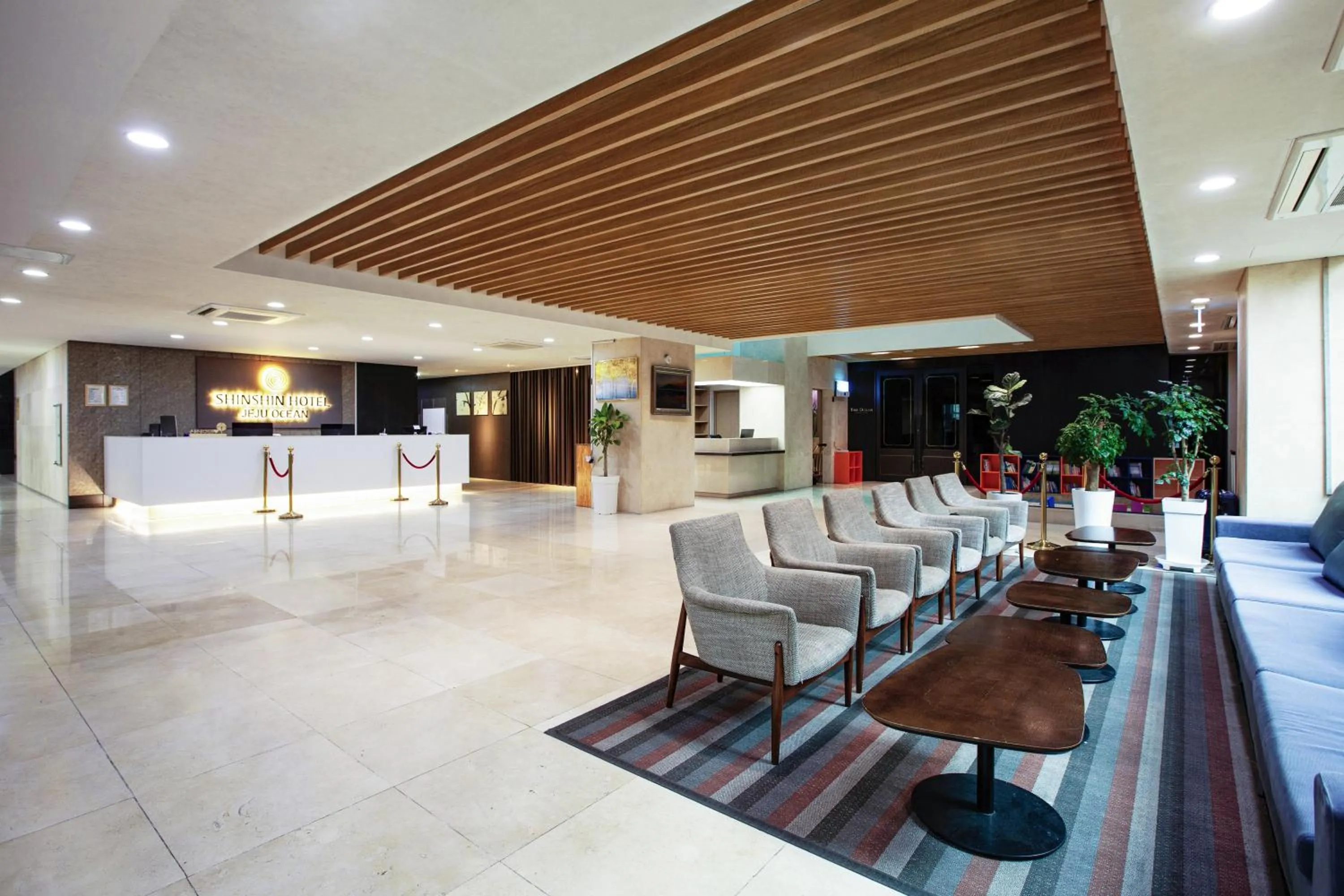 Lobby or reception in Shin Shin Hotel Jeju Ocean