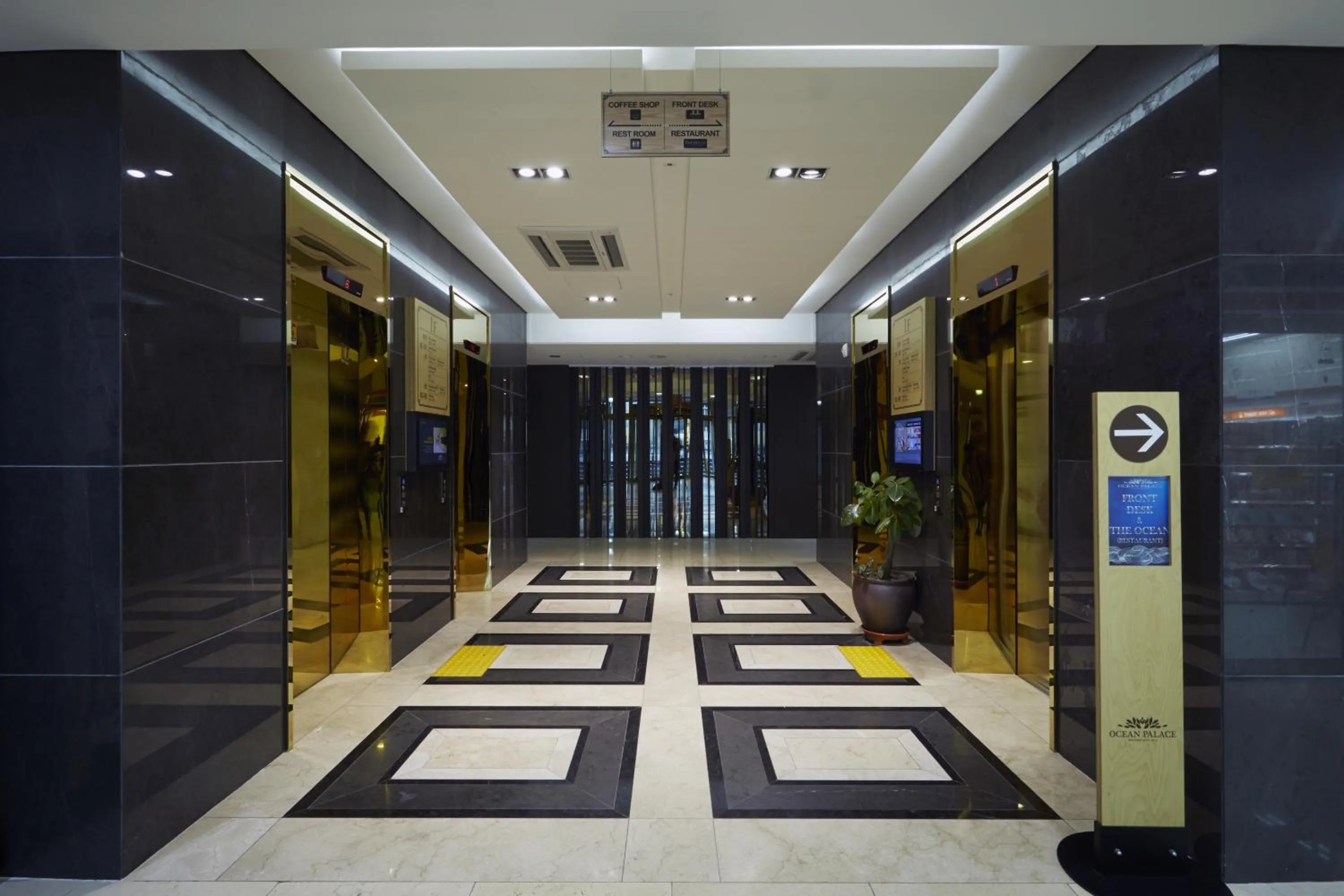 Lobby or reception in Shin Shin Hotel Jeju Ocean