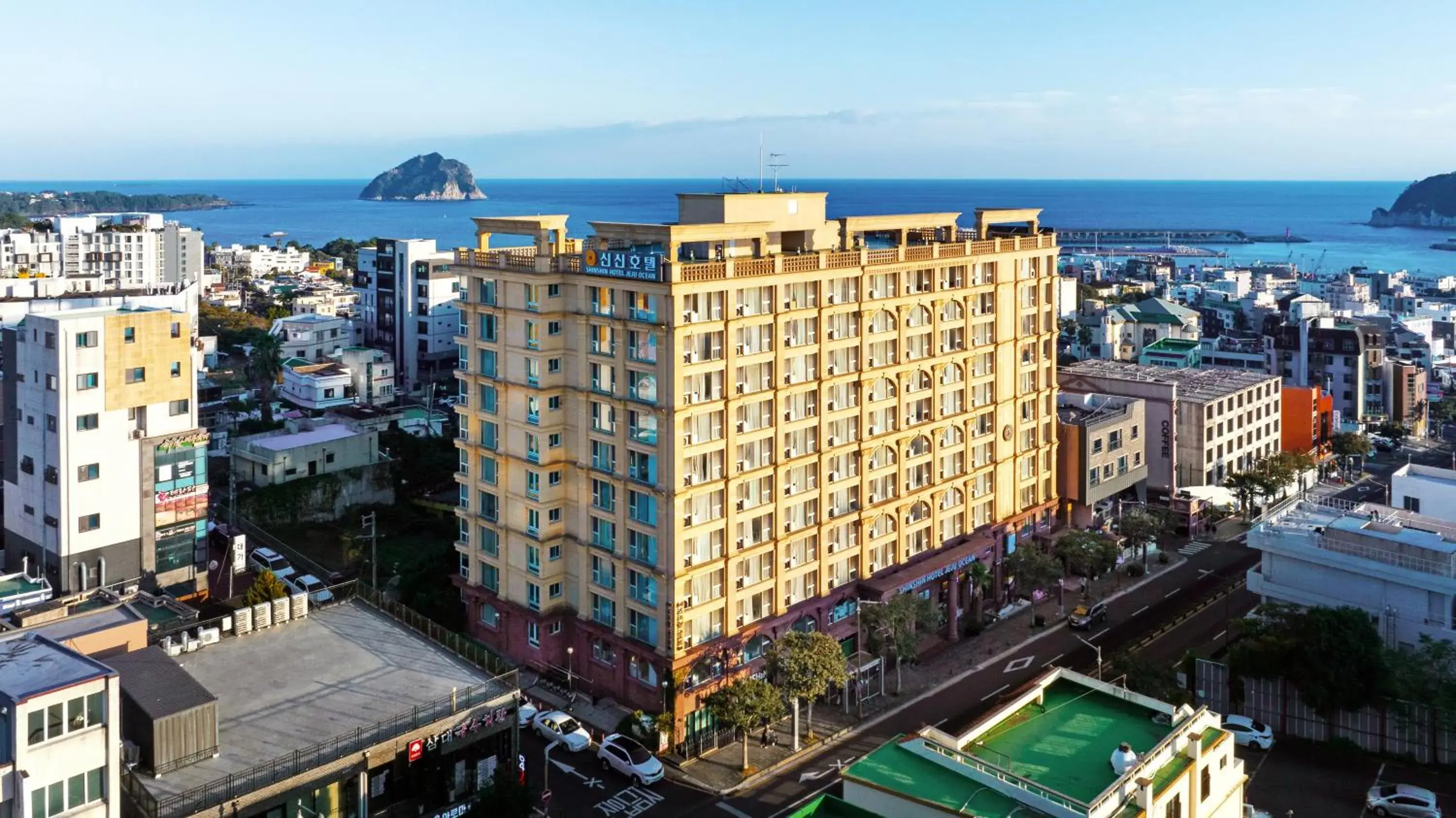 Property building in Shin Shin Hotel Jeju Ocean Property building in Shin Shin Hotel Jeju Ocean