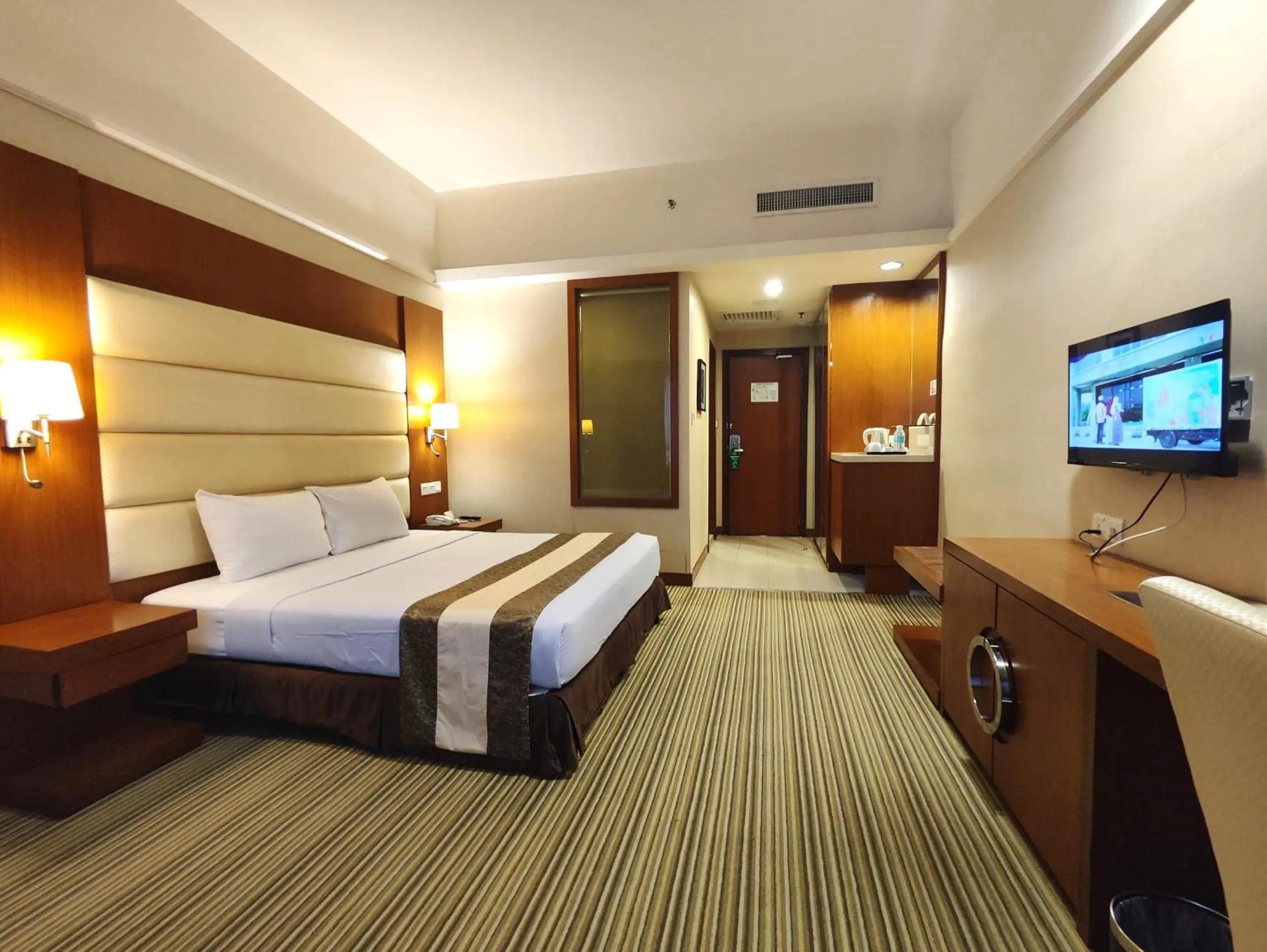 Photo of the whole room, Bed in Pearl View Hotel Prai, Penang