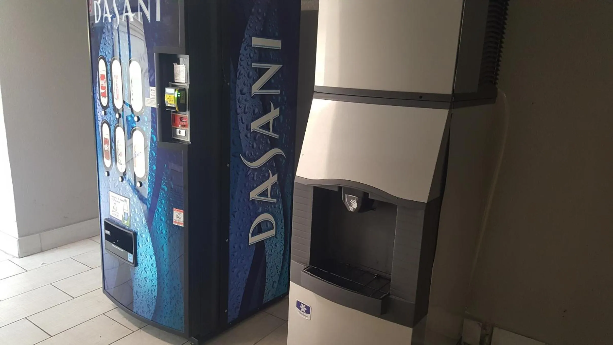 Food and drinks in REGENCY INN & SUITES