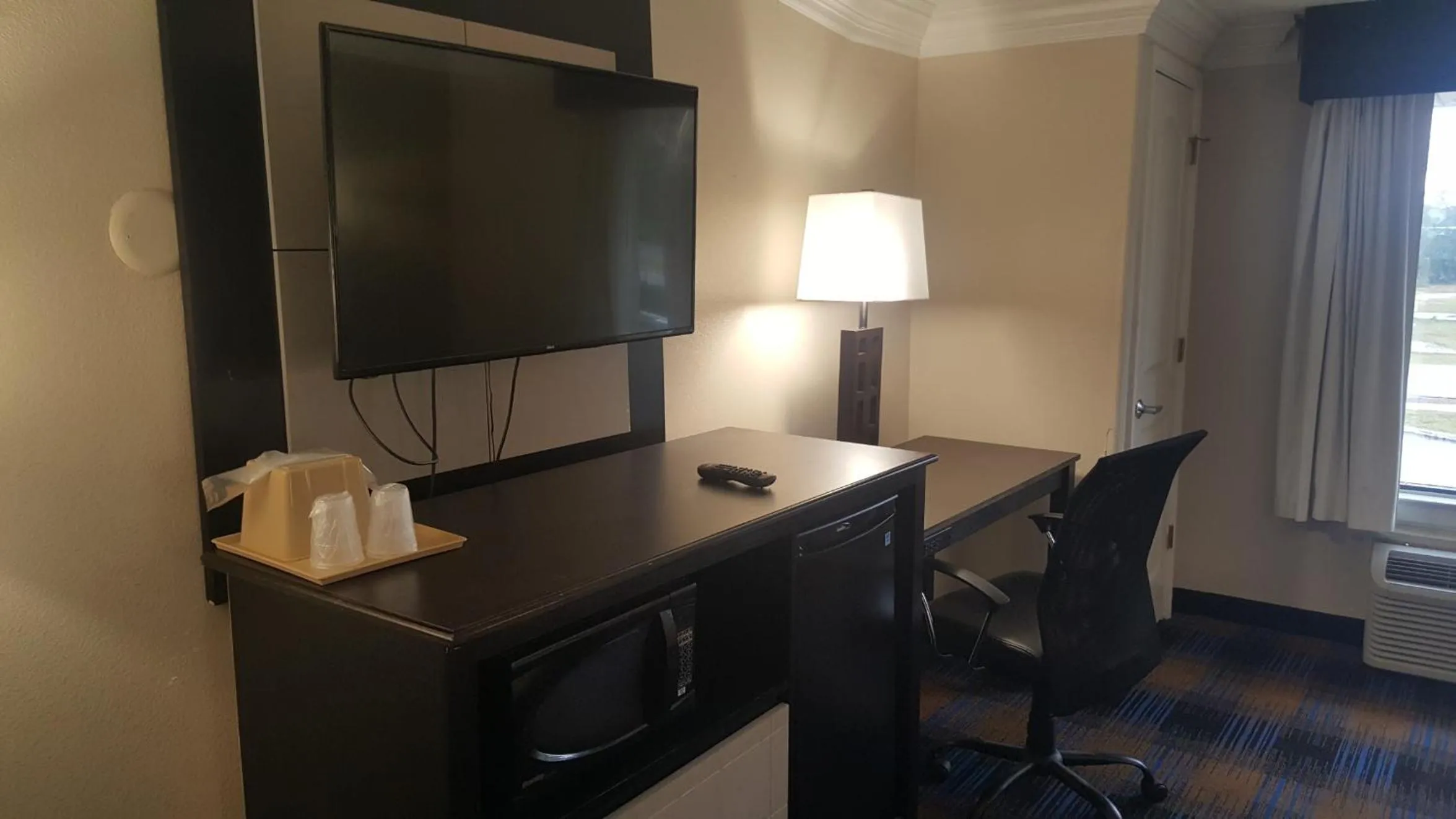 TV and multimedia in REGENCY INN & SUITES