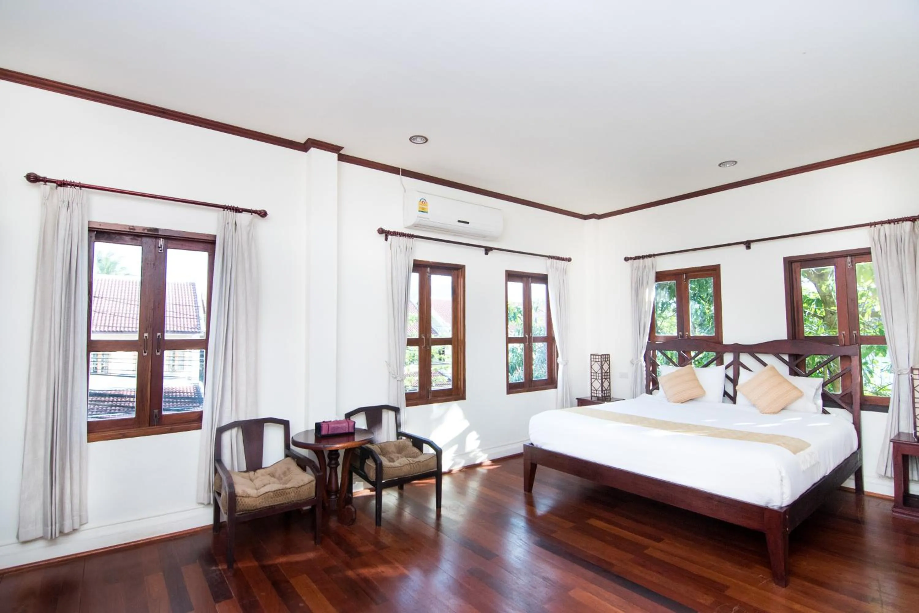 Bed in Luang Prabang Legend Hotel