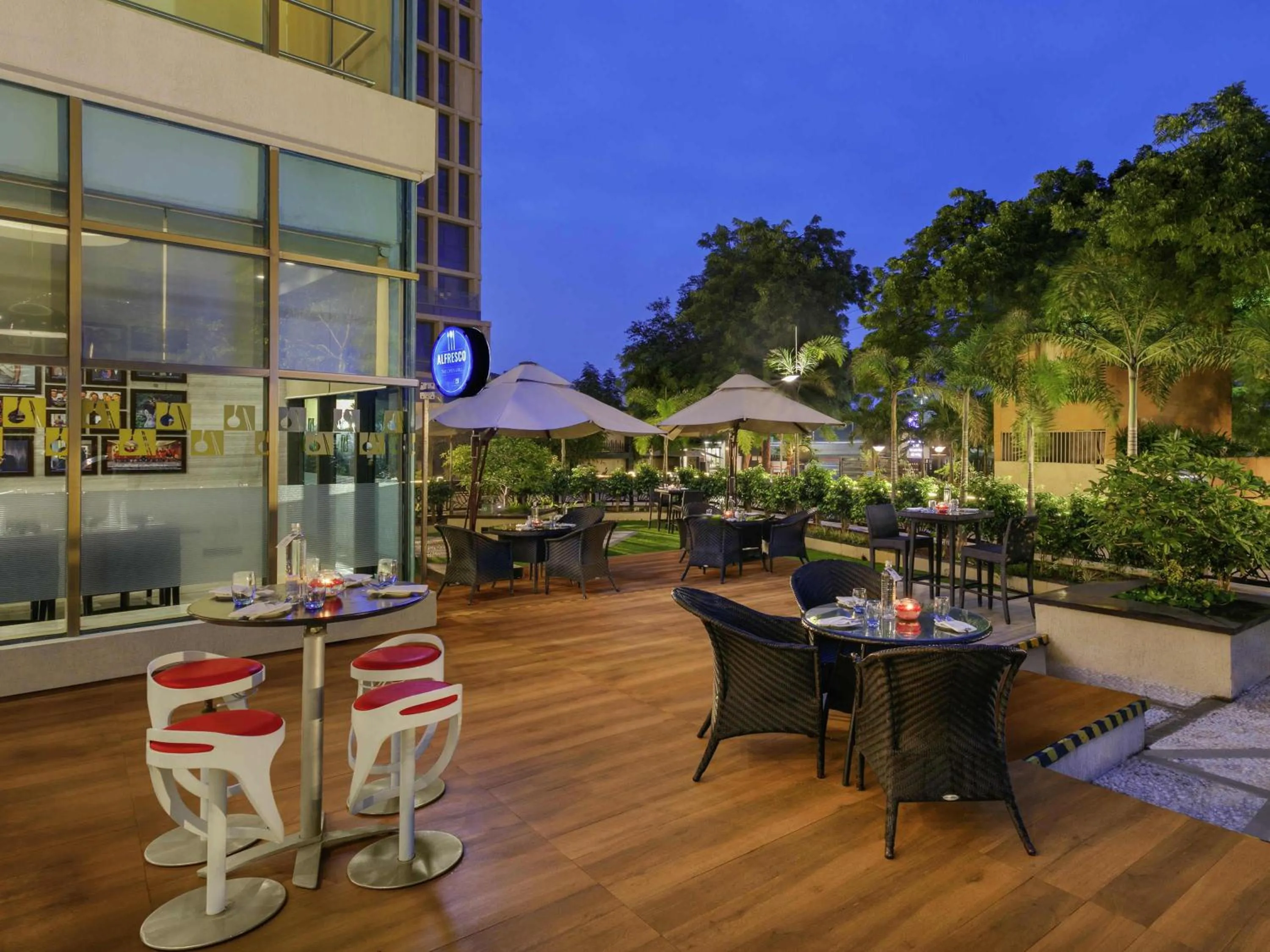 Restaurant/places to eat in Novotel Ahmedabad