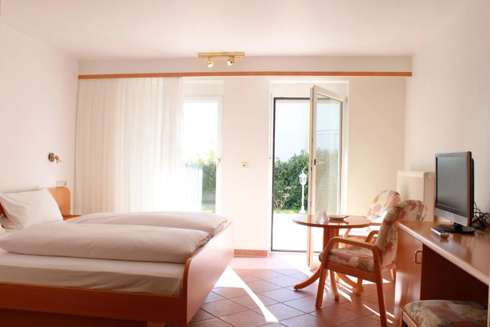 Photo of the whole room, Bed in Hotel Garni Eden