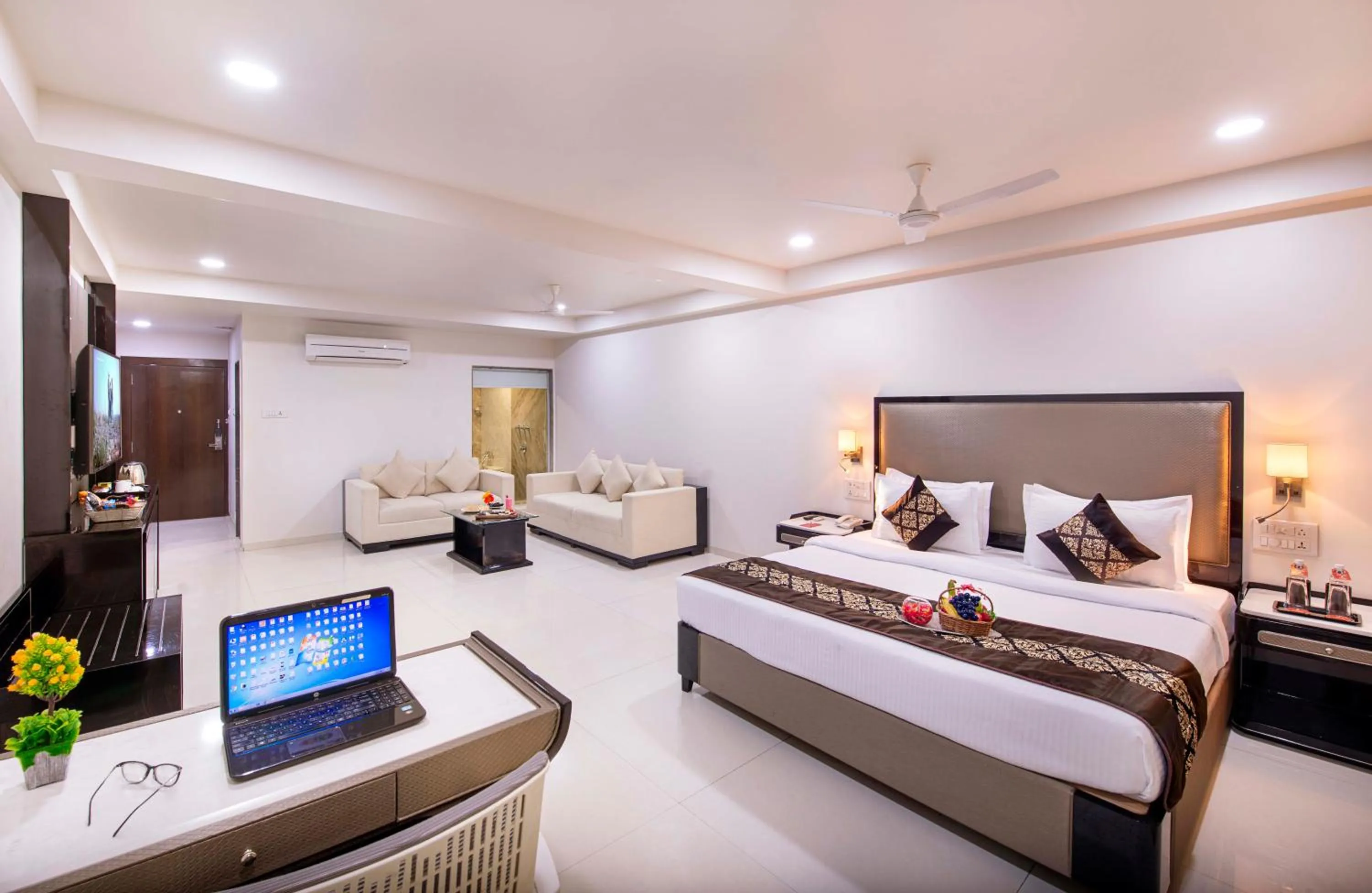 Photo of the whole room, Bed in Lords Inn Porbandar