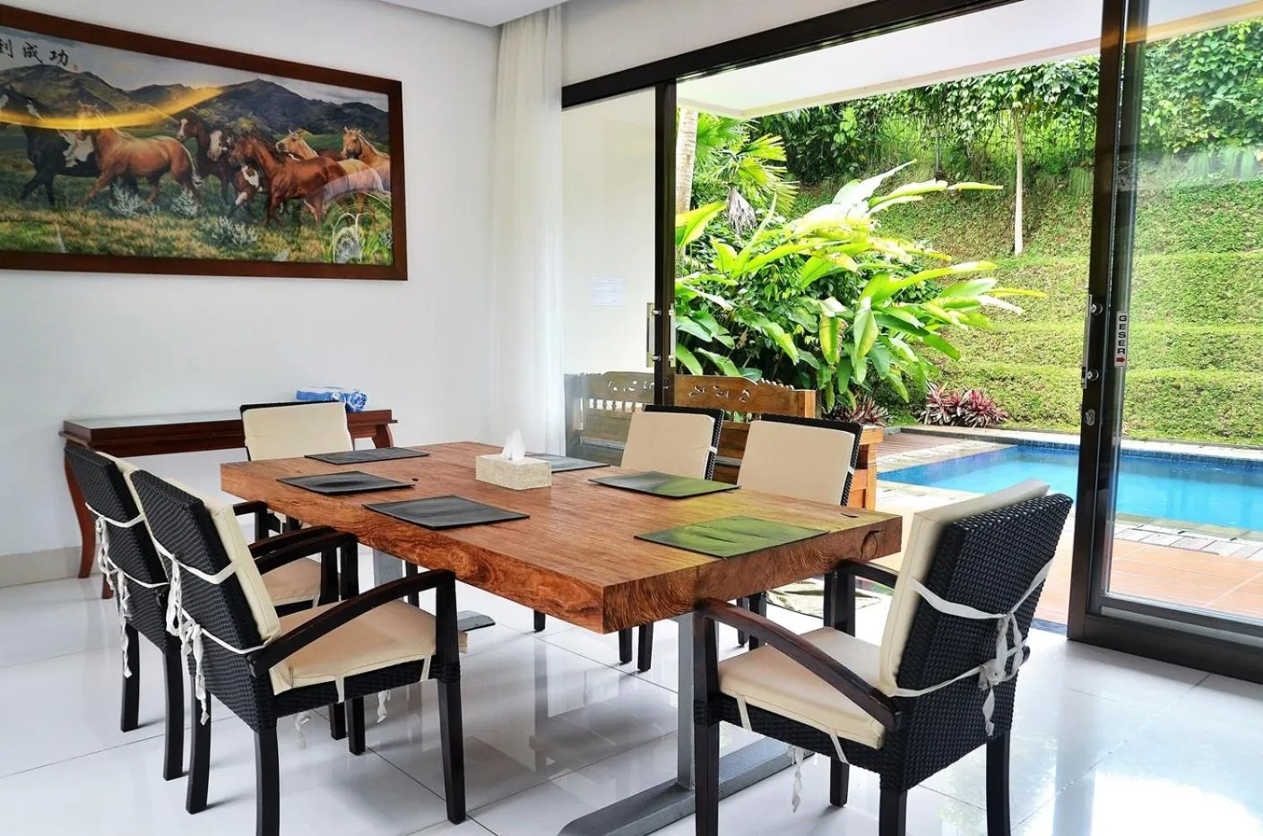 Dining area in Oyama City View Villa 4 bedrooms with a private heated swimming pool