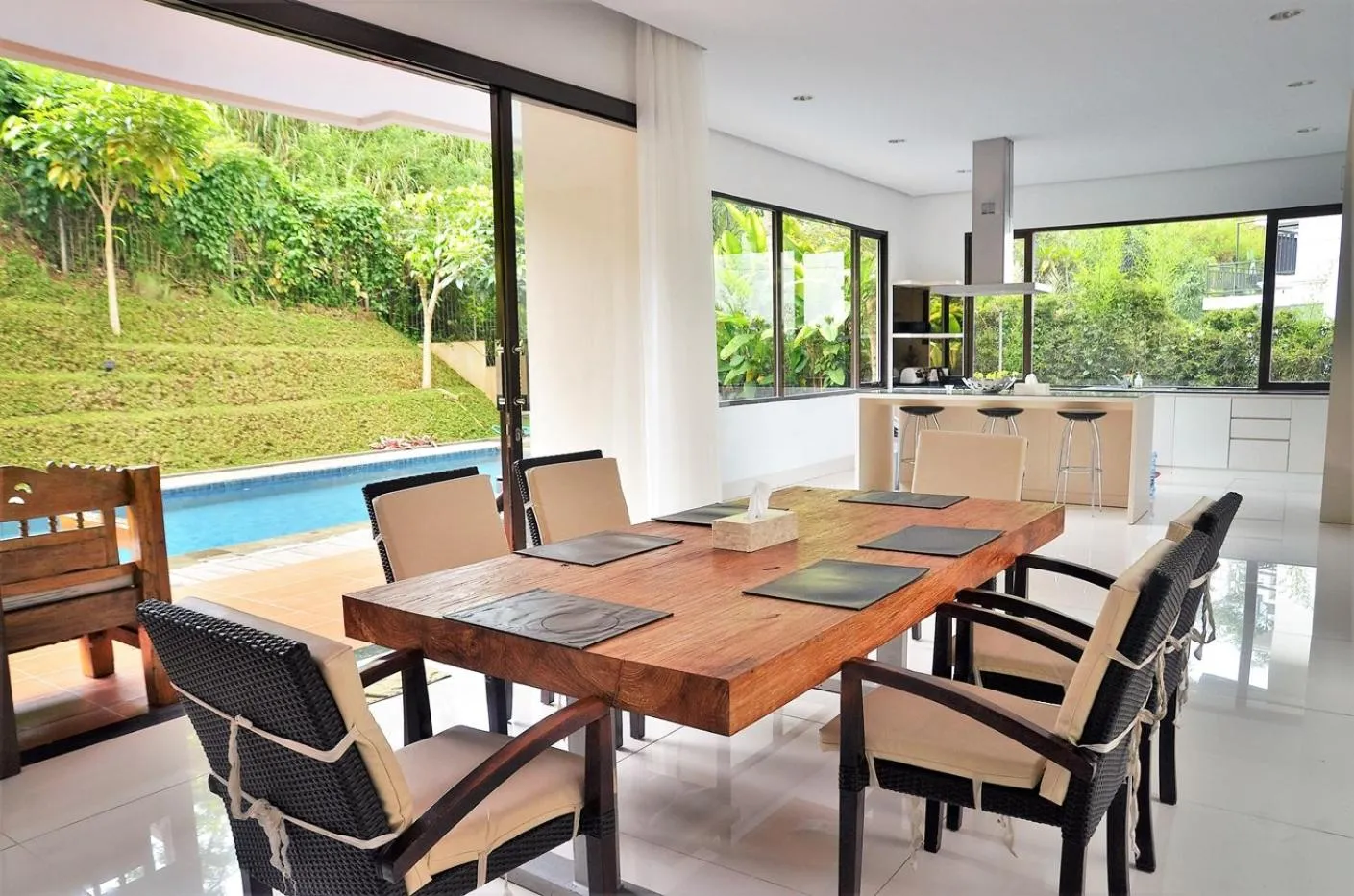 Dinner in Oyama City View Villa 4 bedrooms with a private heated swimming pool