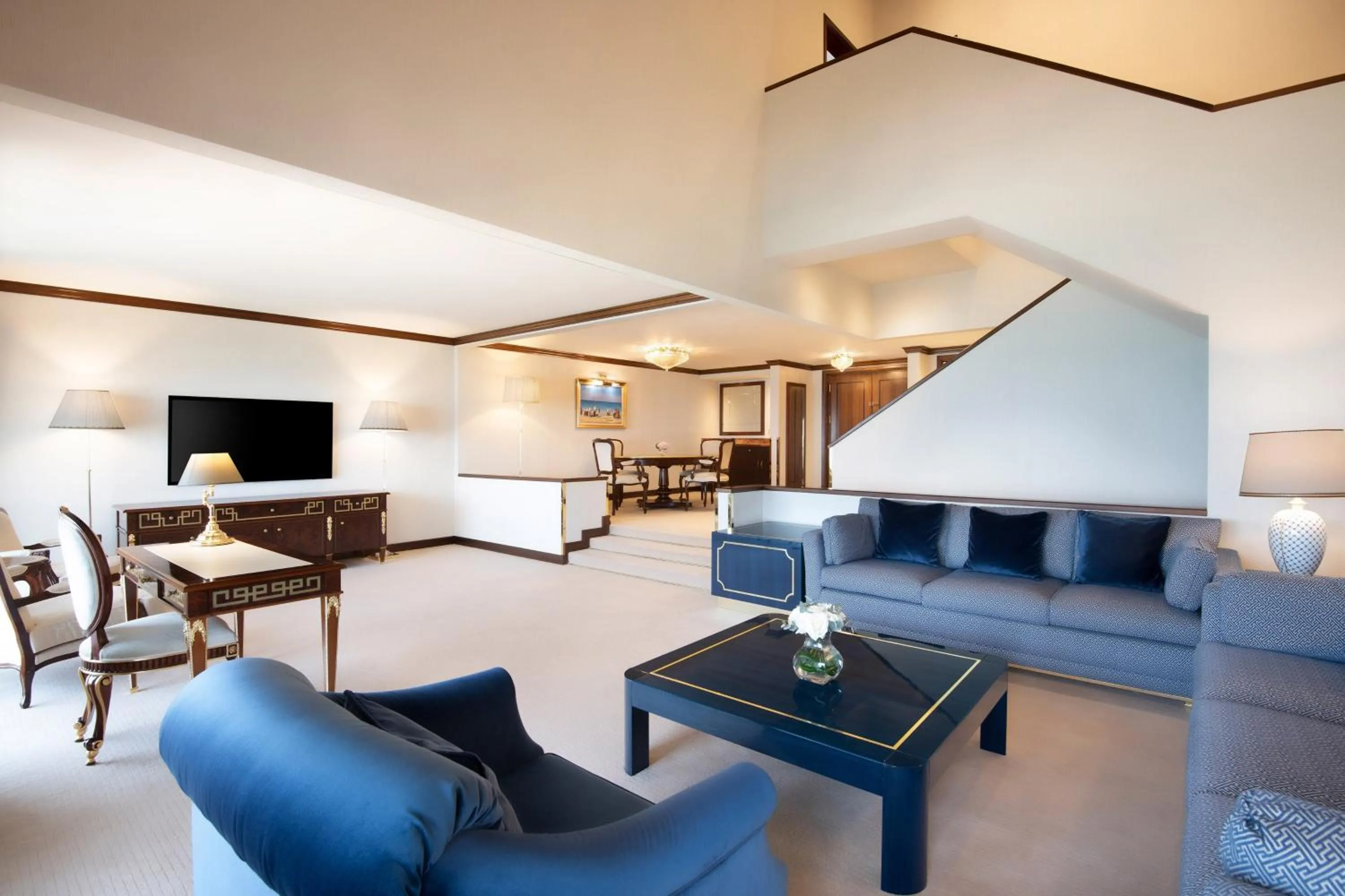 Living room in Sheraton Grand Doha Resort & Convention Hotel