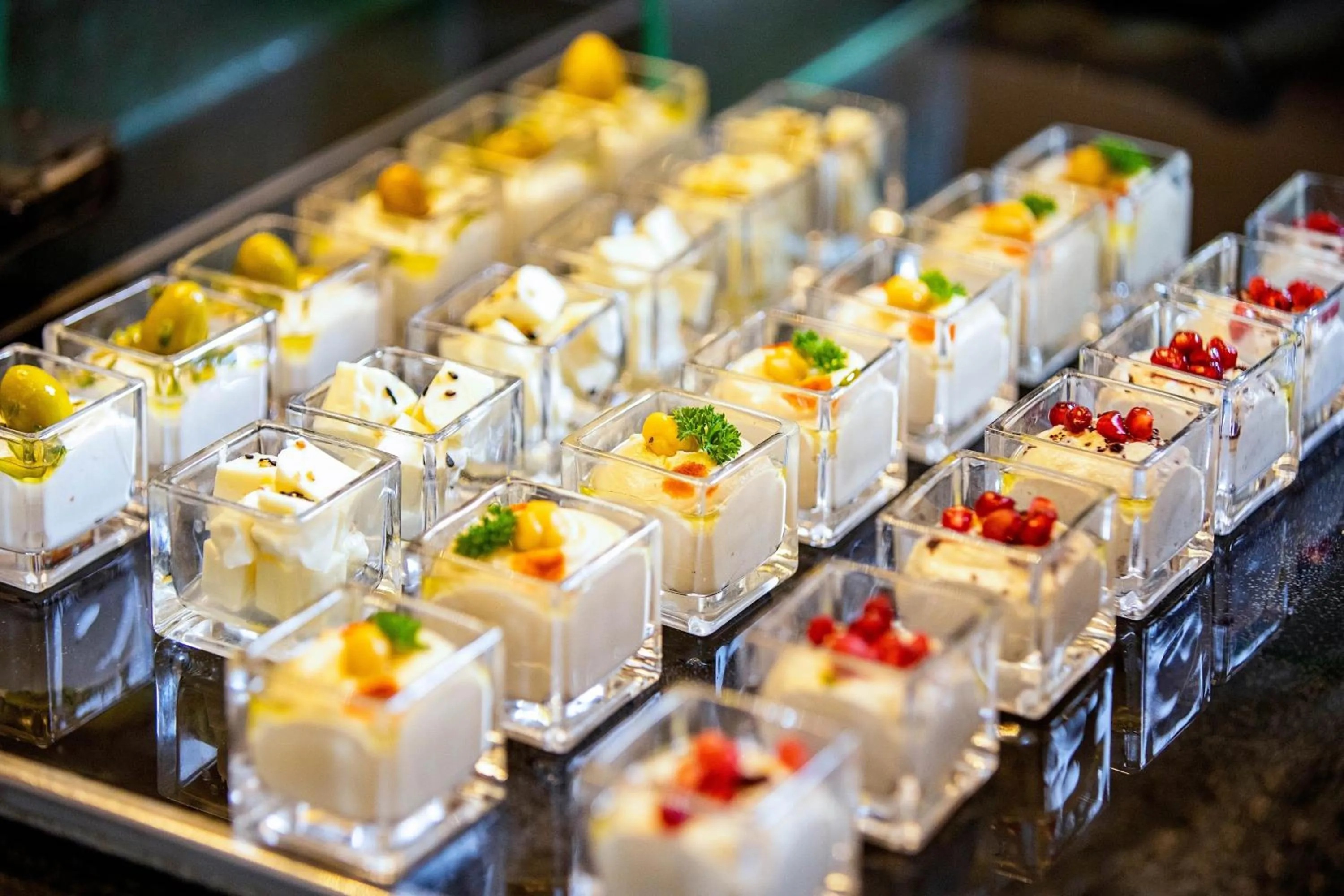 Lounge or bar in Sheraton Grand Doha Resort & Convention Hotel