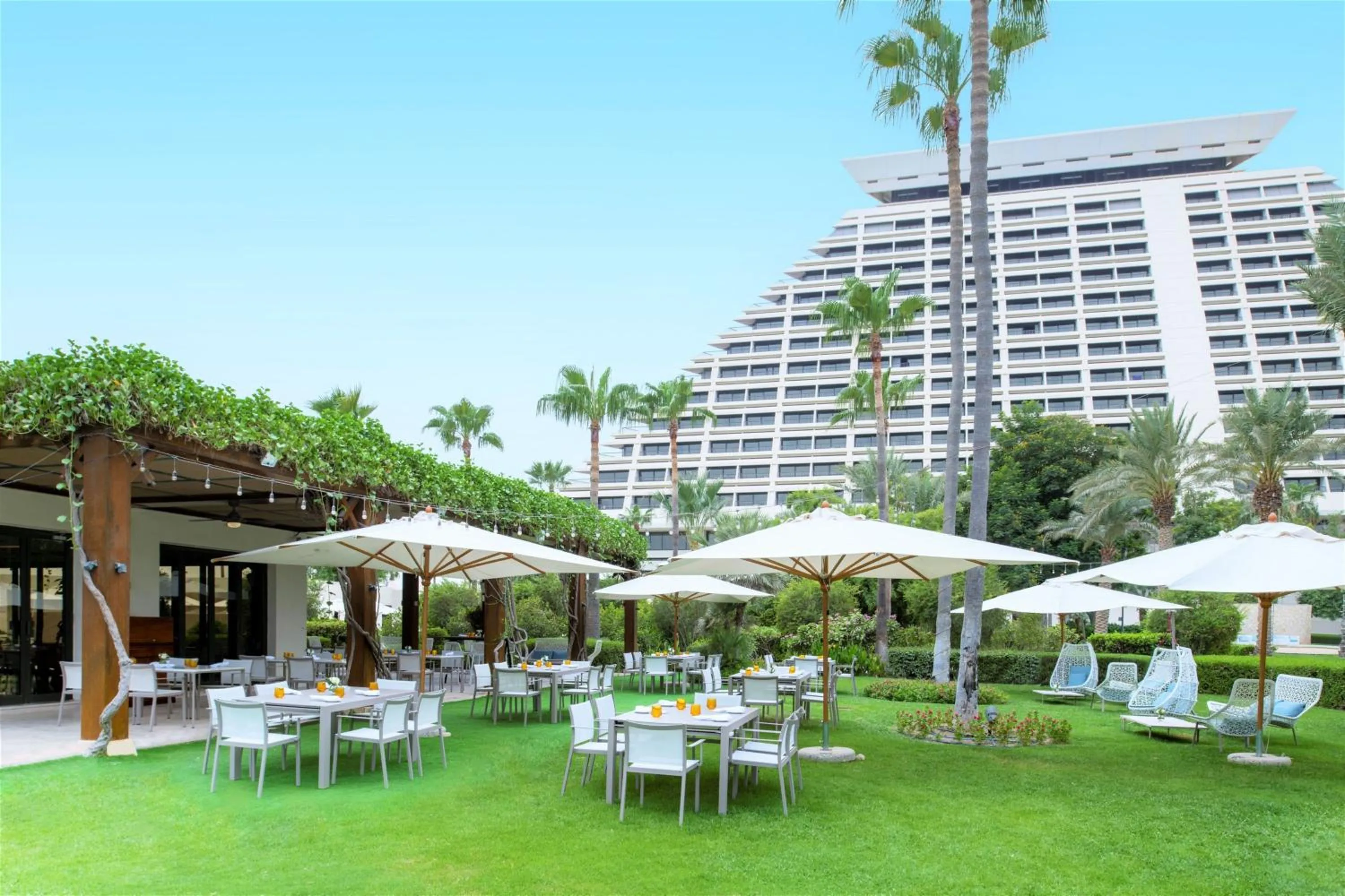 Swimming pool in Sheraton Grand Doha Resort & Convention Hotel