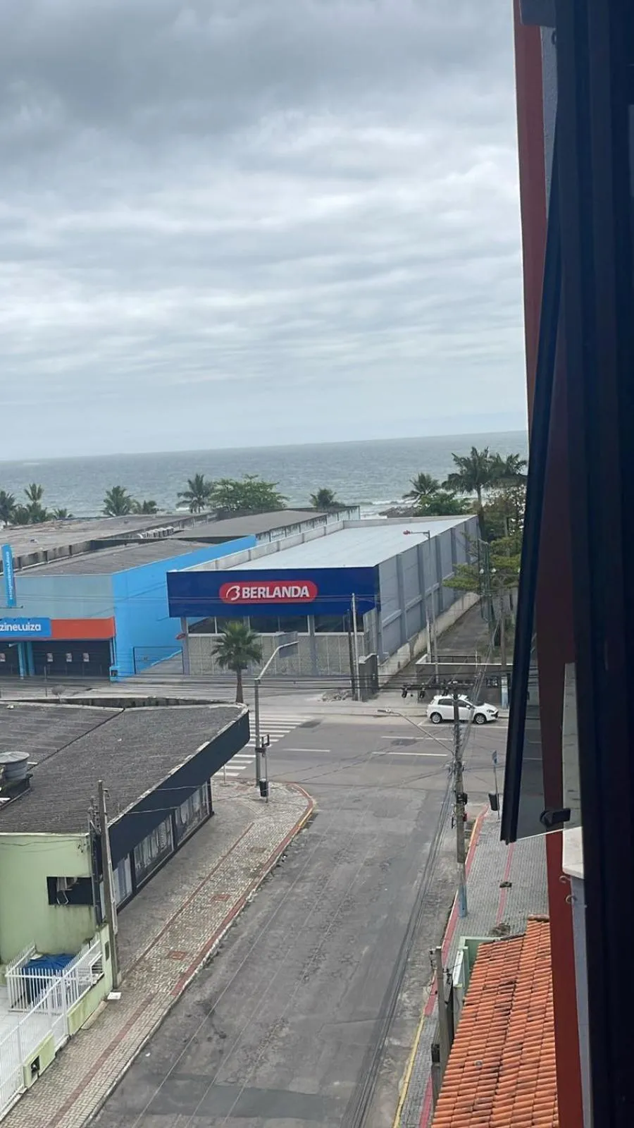 Apto 3 dorm completo - 100m Praia - Meia Praia