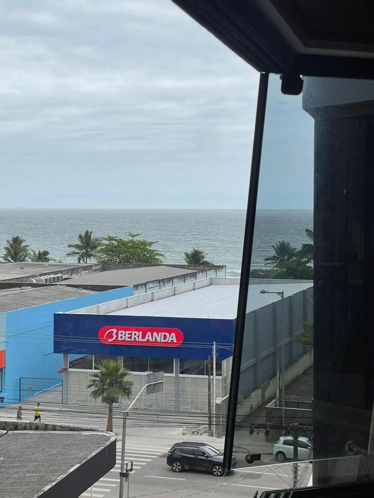 Apto 3 dorm completo - 100m Praia - Meia Praia