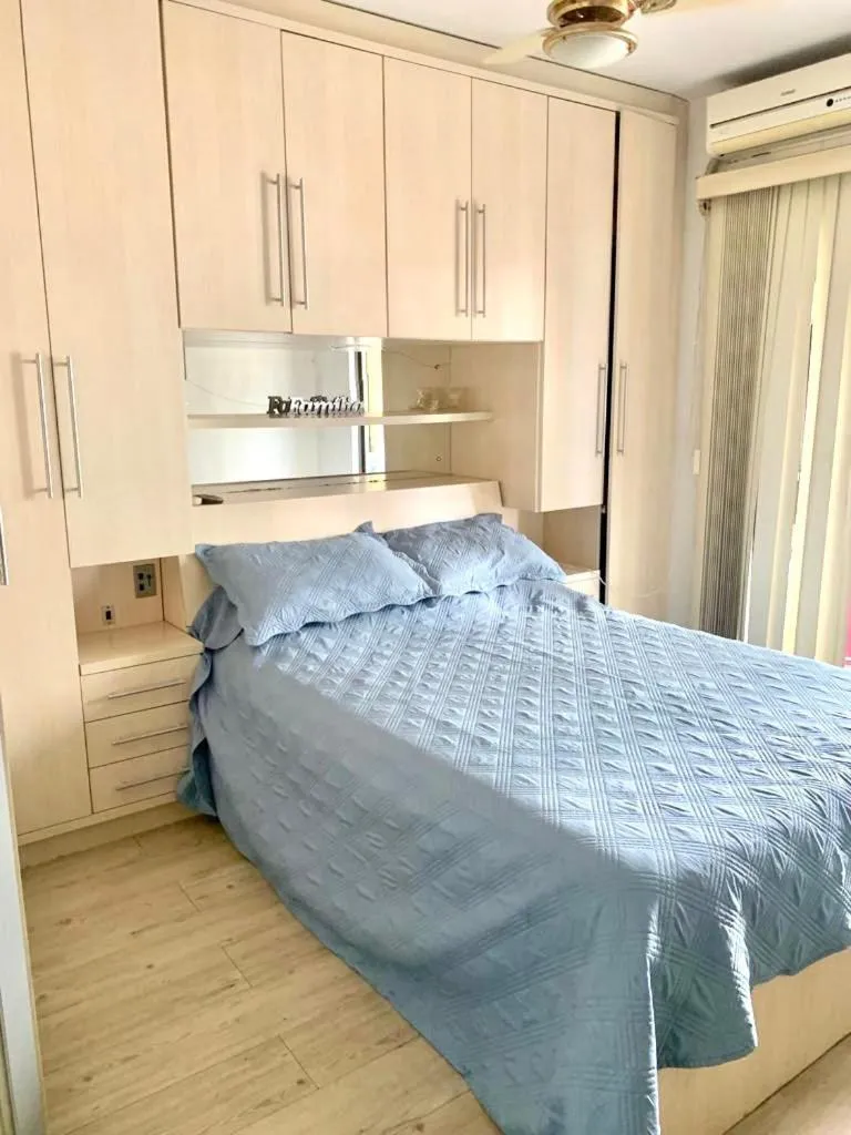 Bed in Apto 3 dorm completo - 100m Praia - Meia Praia