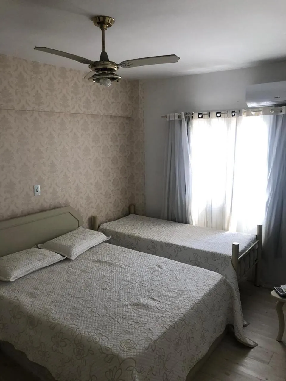 Bed in Apto 3 dorm completo - 100m Praia - Meia Praia