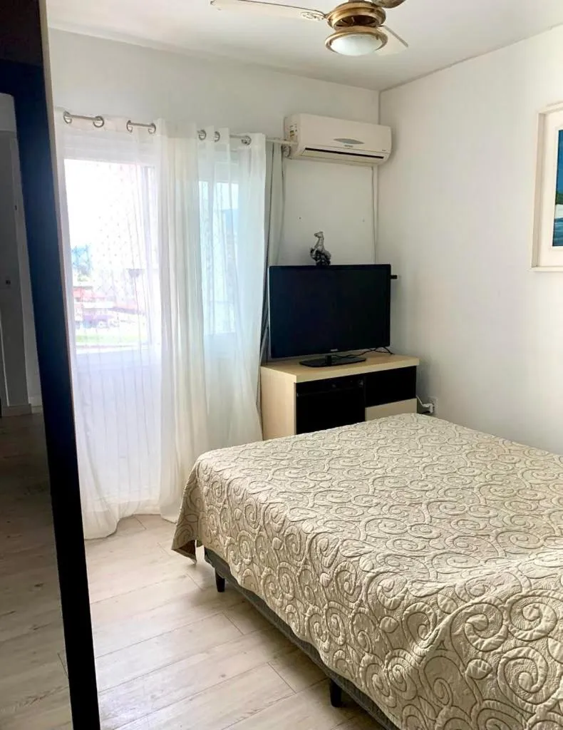 Bed in Apto 3 dorm completo - 100m Praia - Meia Praia