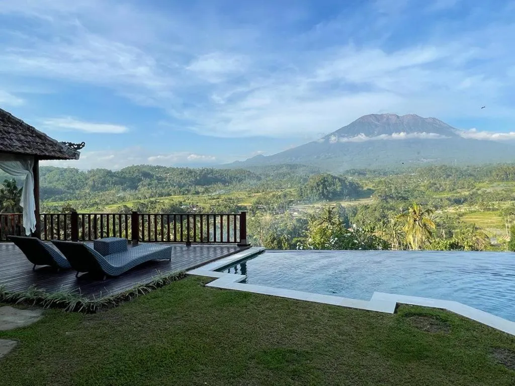 Swimming pool in Patal Kikian Villa