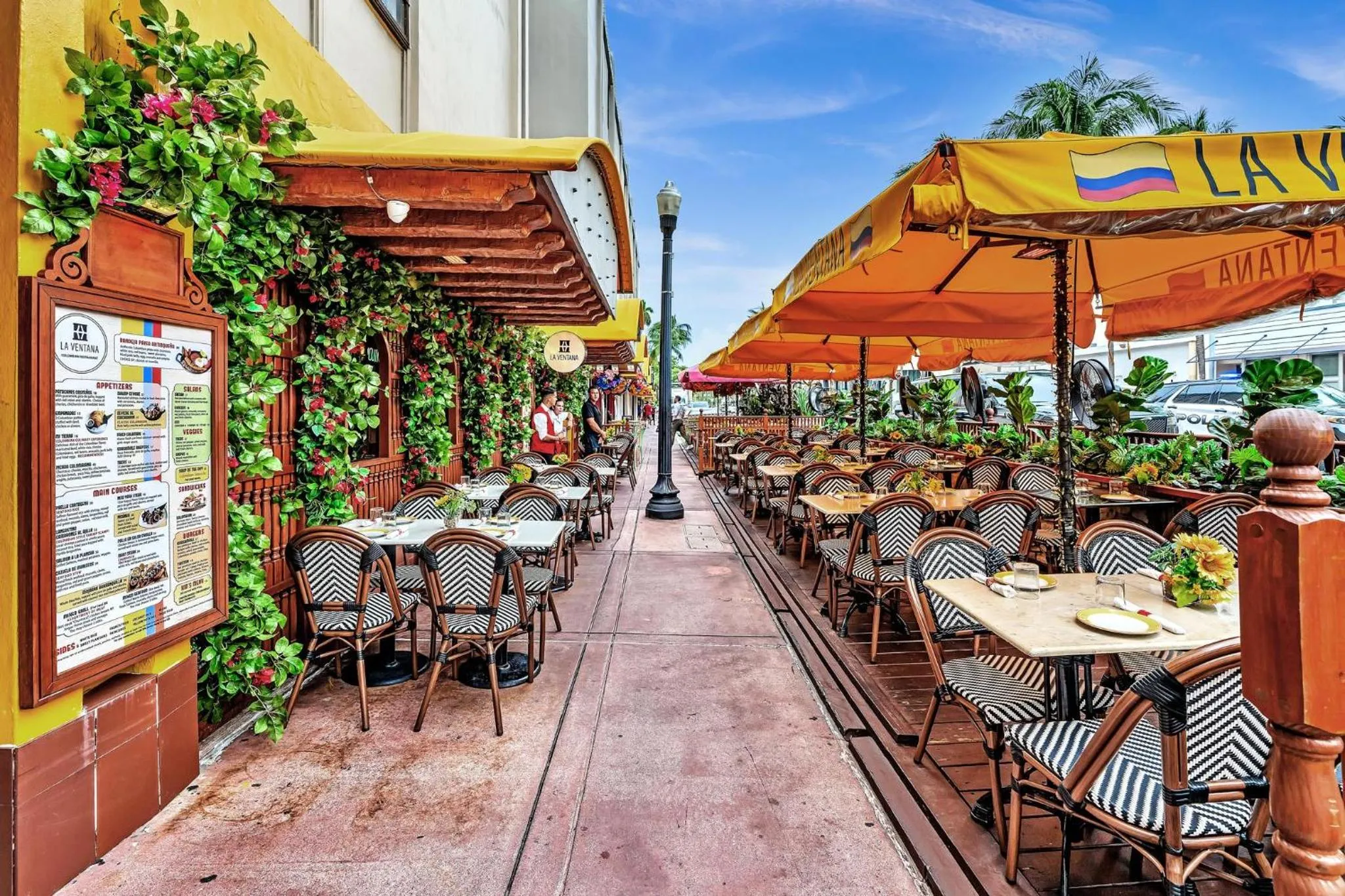 Restaurant/places to eat in 1 bedroom in the BEST location in South Beach !