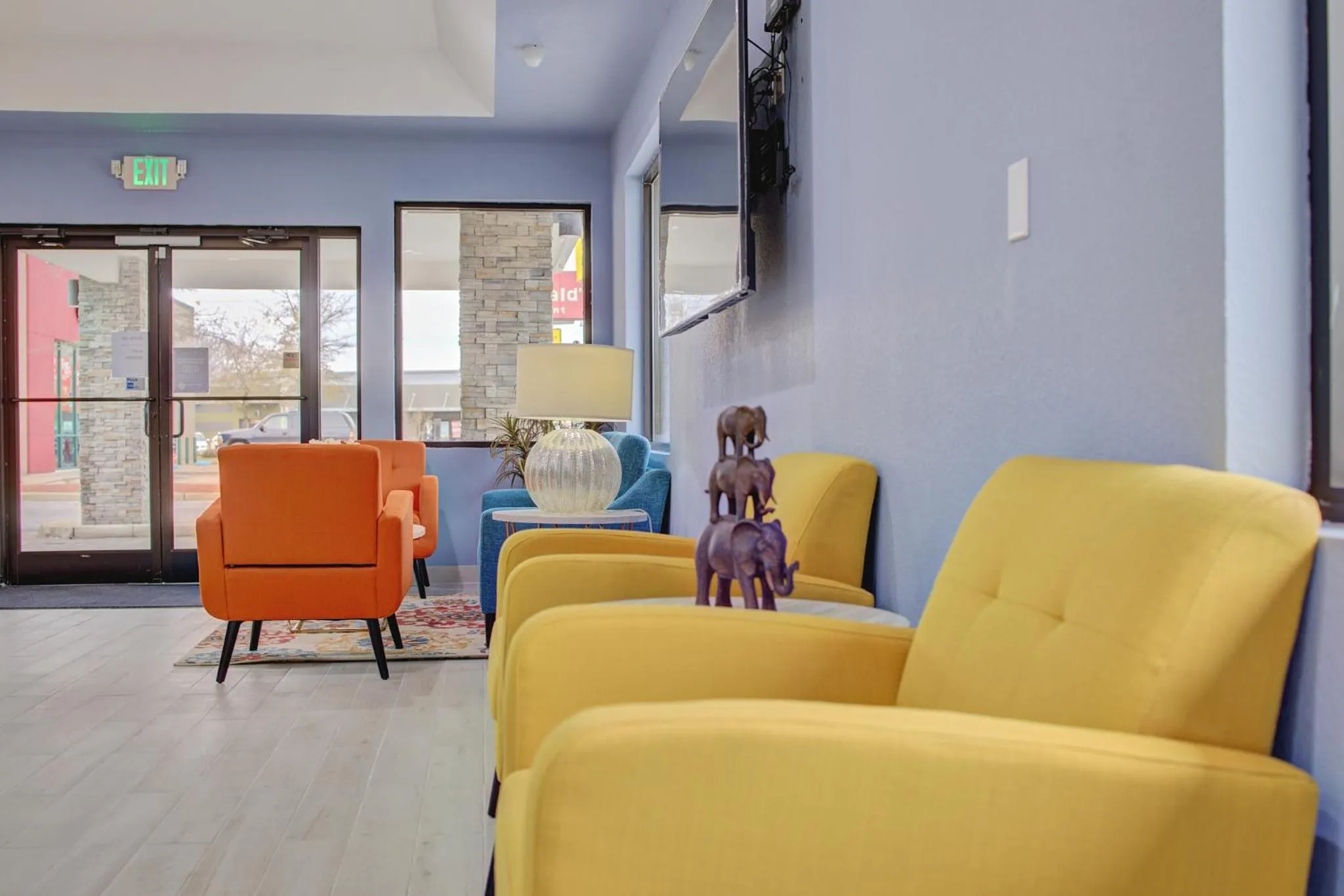 Seating area in Quality Inn & Suites