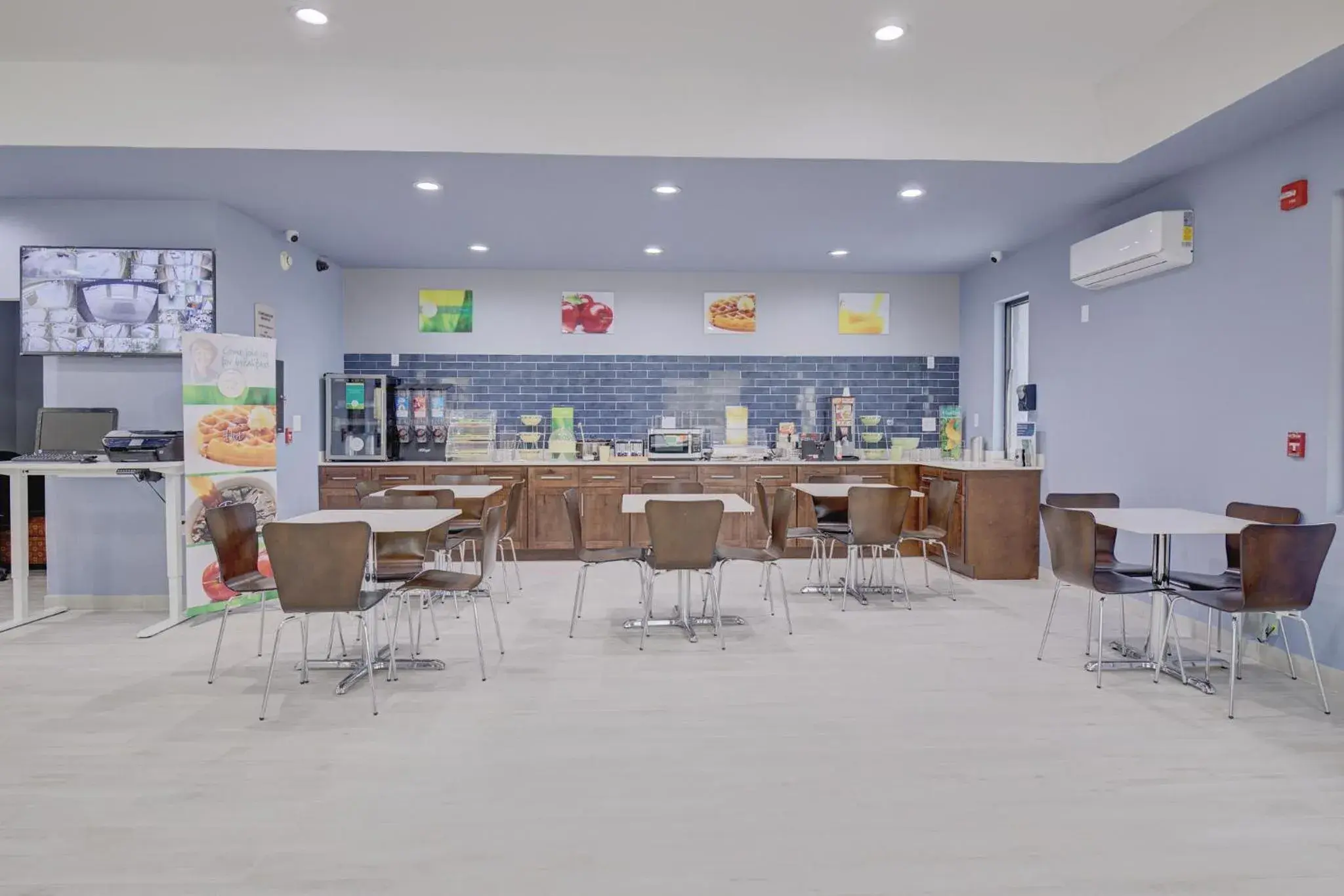 Breakfast in Quality Inn & Suites Breakfast in Quality Inn & Suites