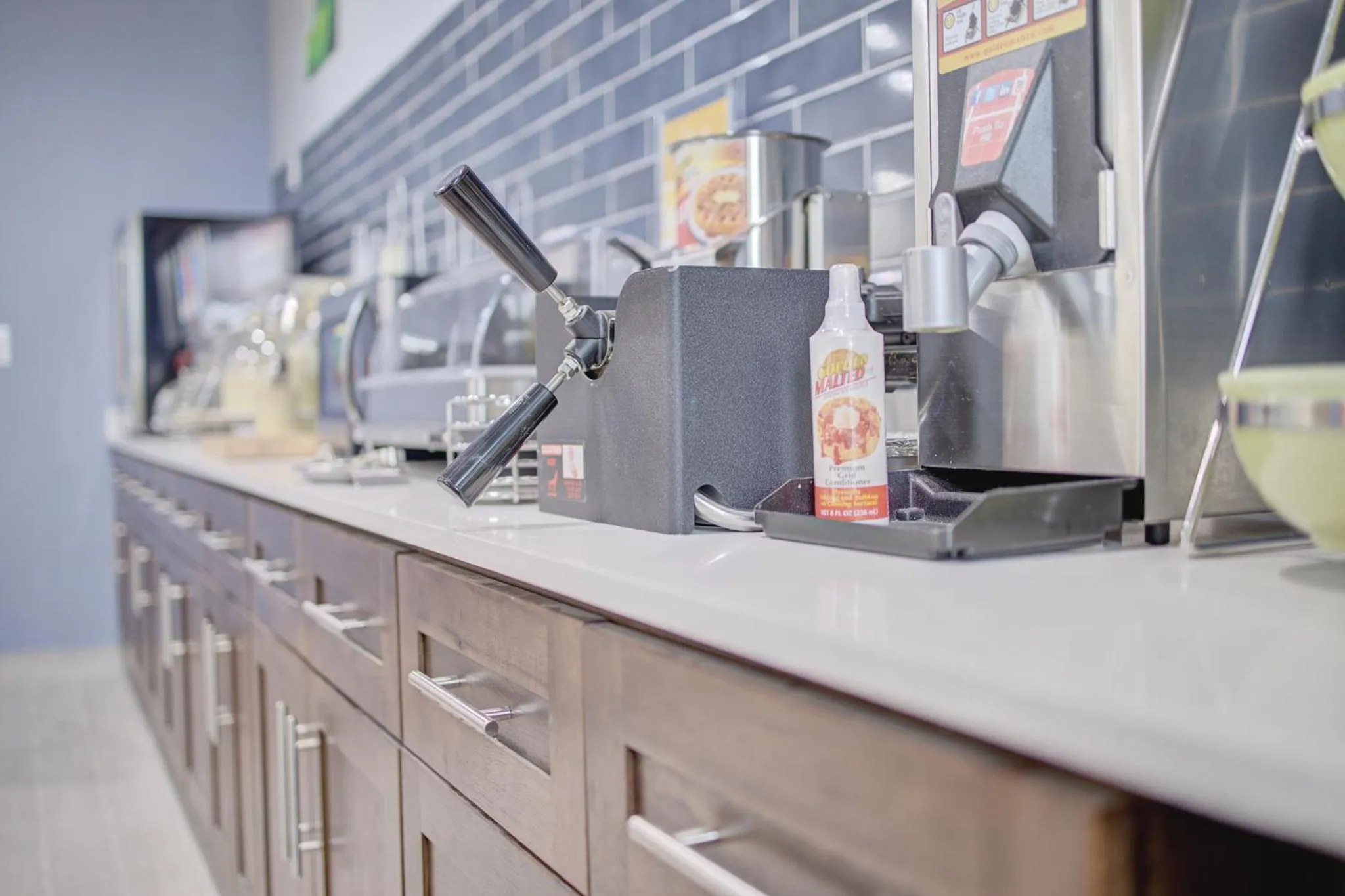 Coffee/tea facilities in Quality Inn & Suites