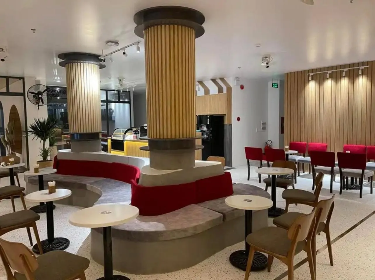 Restaurant/places to eat in B.O.B HOTEL SIGNATURE