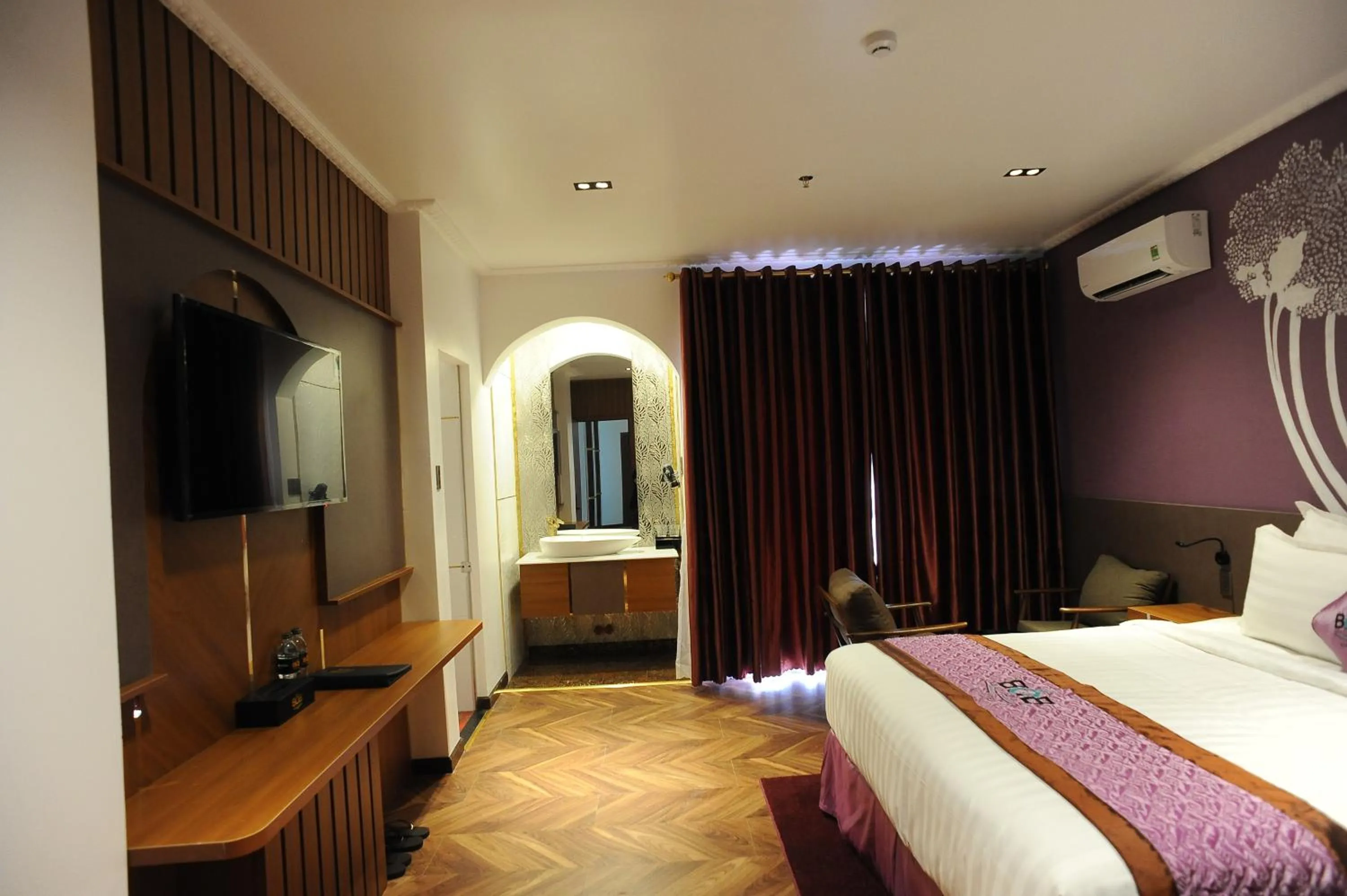 Photo of the whole room, Bed in B.O.B HOTEL SIGNATURE