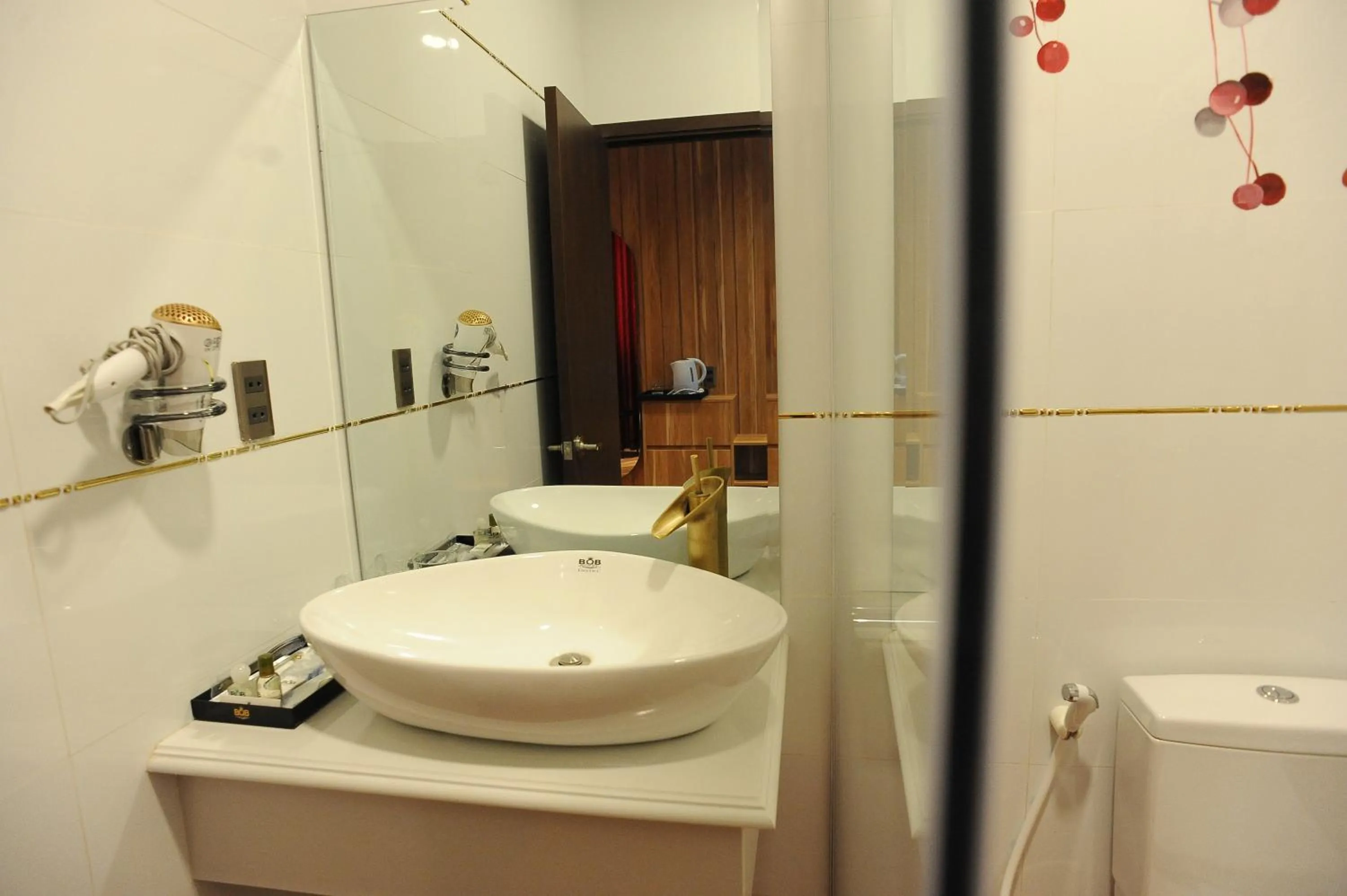 Toilet in B.O.B HOTEL SIGNATURE