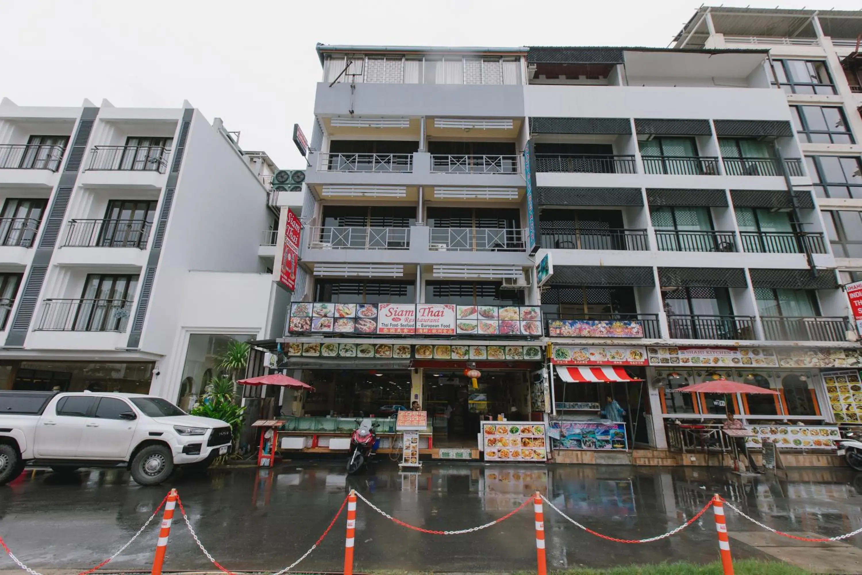 Property building in Royal Beach Residence, Patong Beach Property building in Royal Beach Residence, Patong Beach