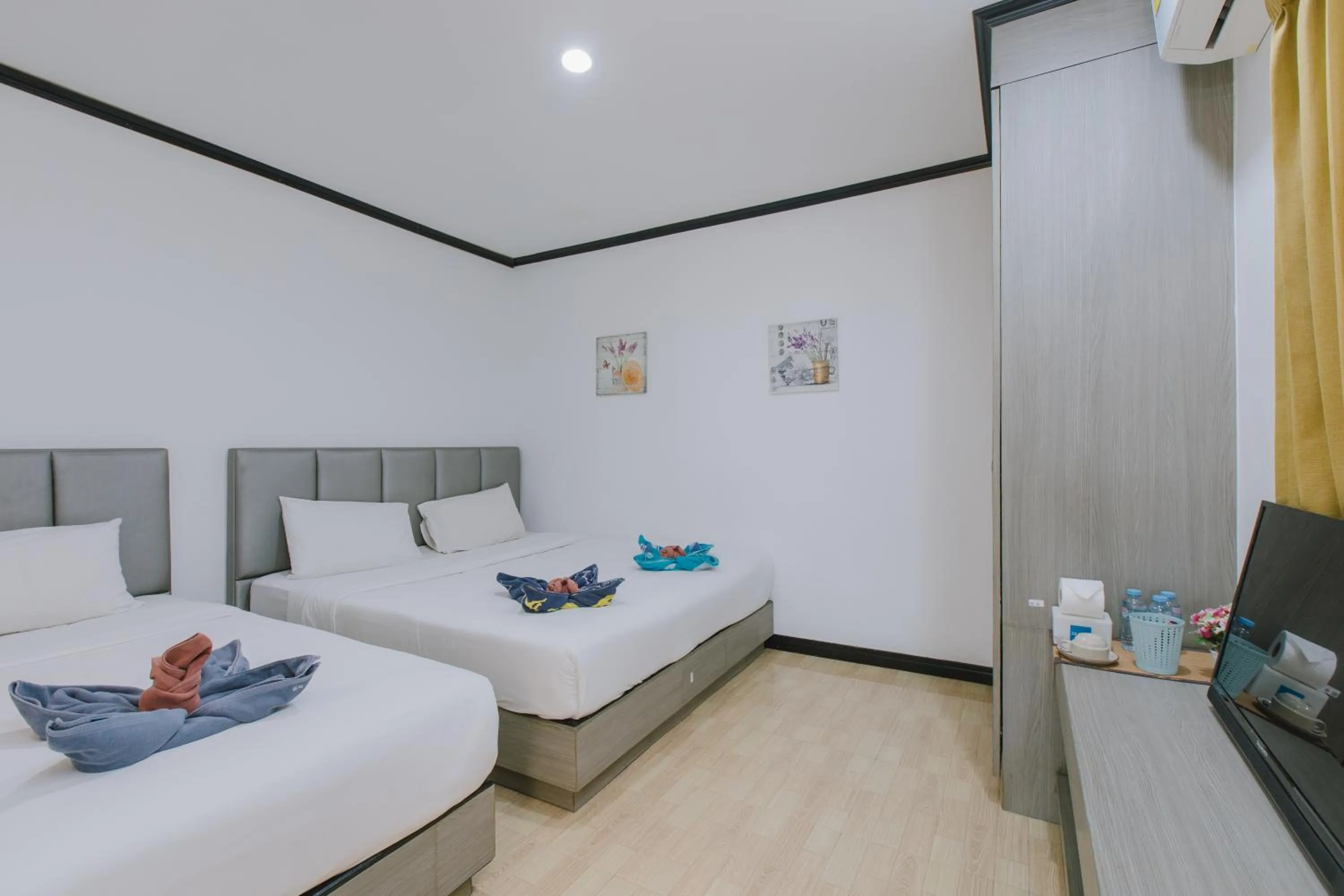 Photo of the whole room, Bed in Royal Beach Residence, Patong Beach