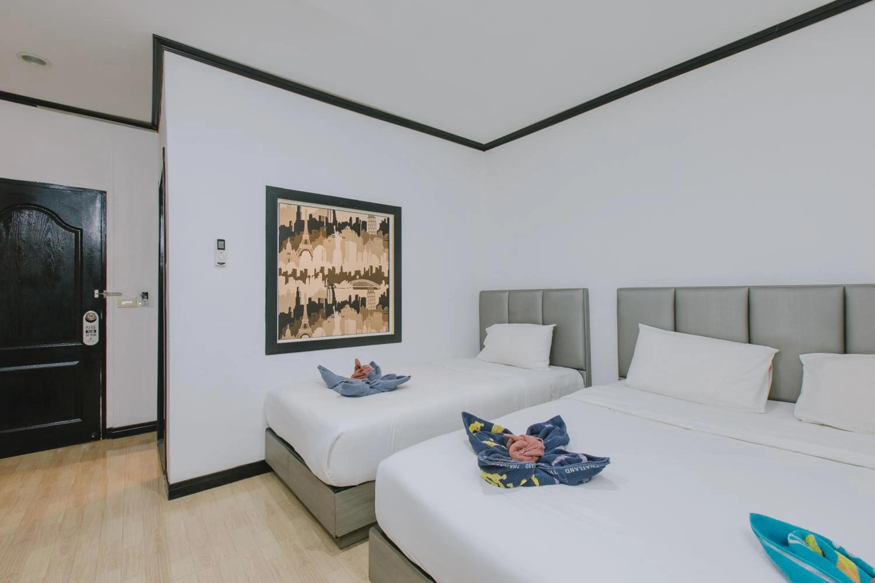 Photo of the whole room, Bed in Royal Beach Residence, Patong Beach