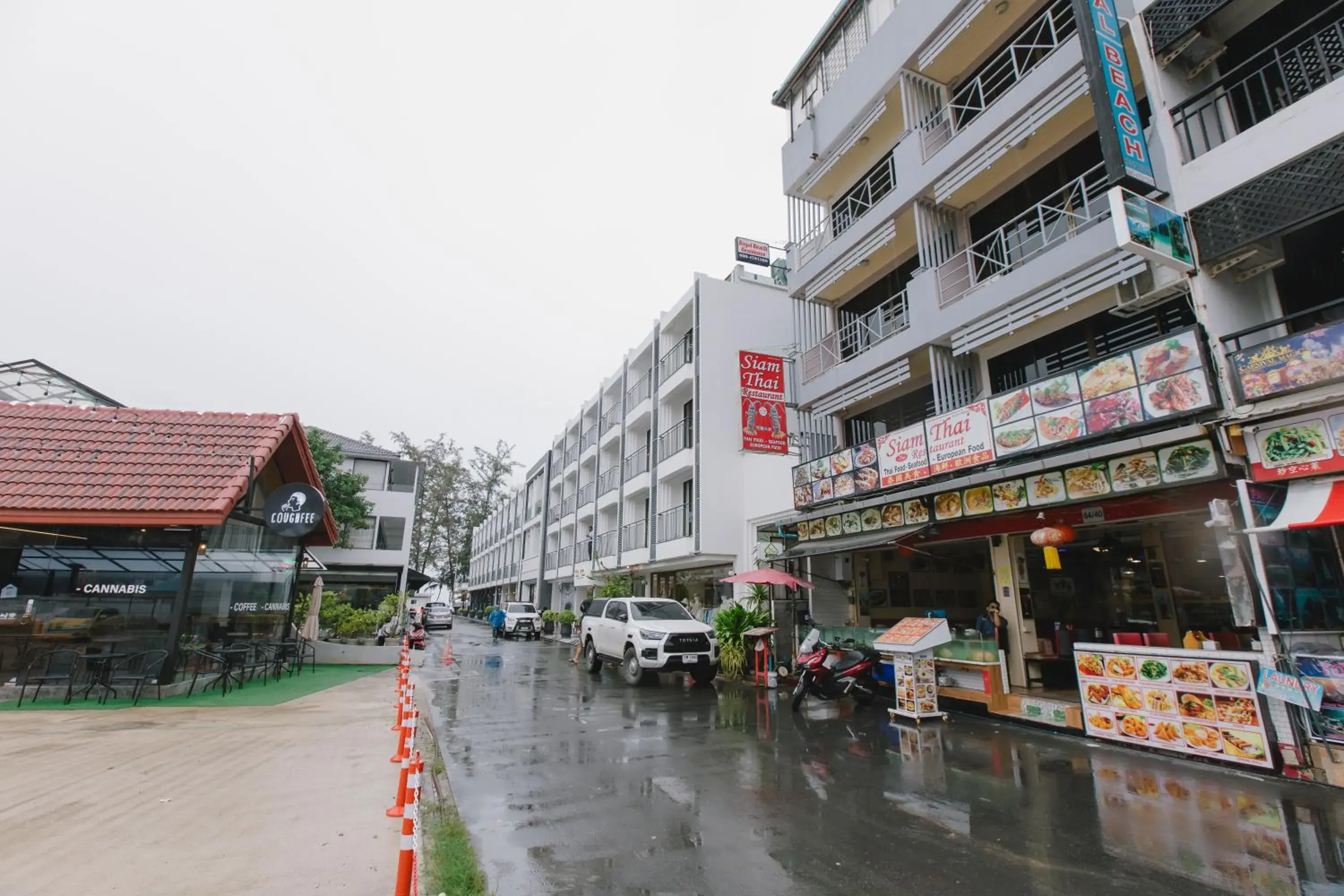 Property building in Royal Beach Residence, Patong Beach Property building in Royal Beach Residence, Patong Beach
