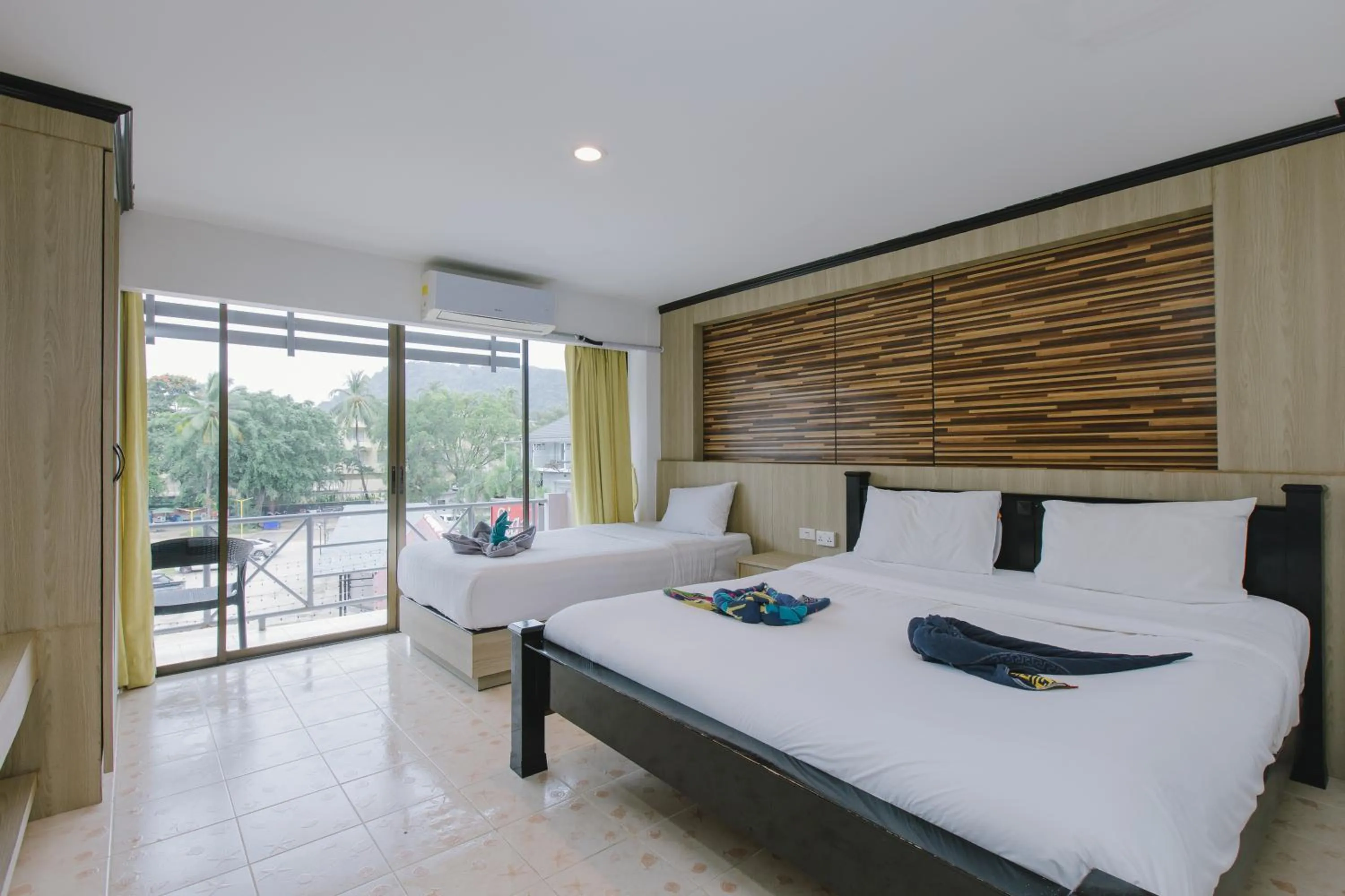 Photo of the whole room, Bed in Royal Beach Residence, Patong Beach